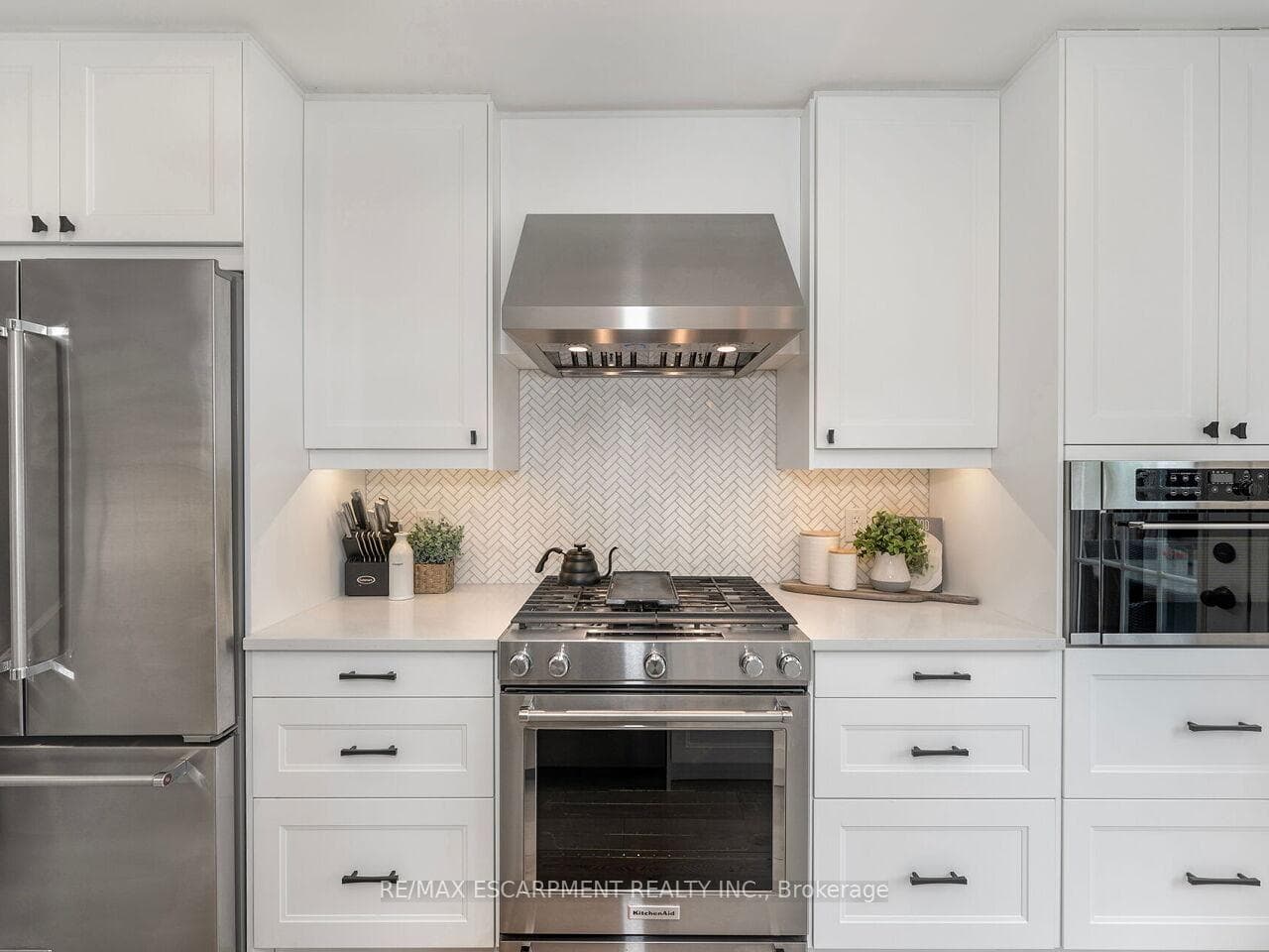 2448 Wooden Hill Circle - Townhouse photo 16 of 50 in Oakville, Ontario