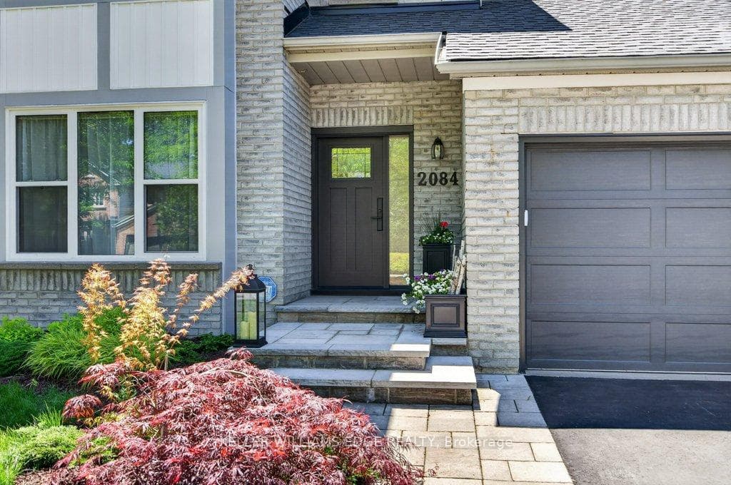 2084 William O'Connell Boulevard - Detached photo 3 of 45 in Burlington, Ontario