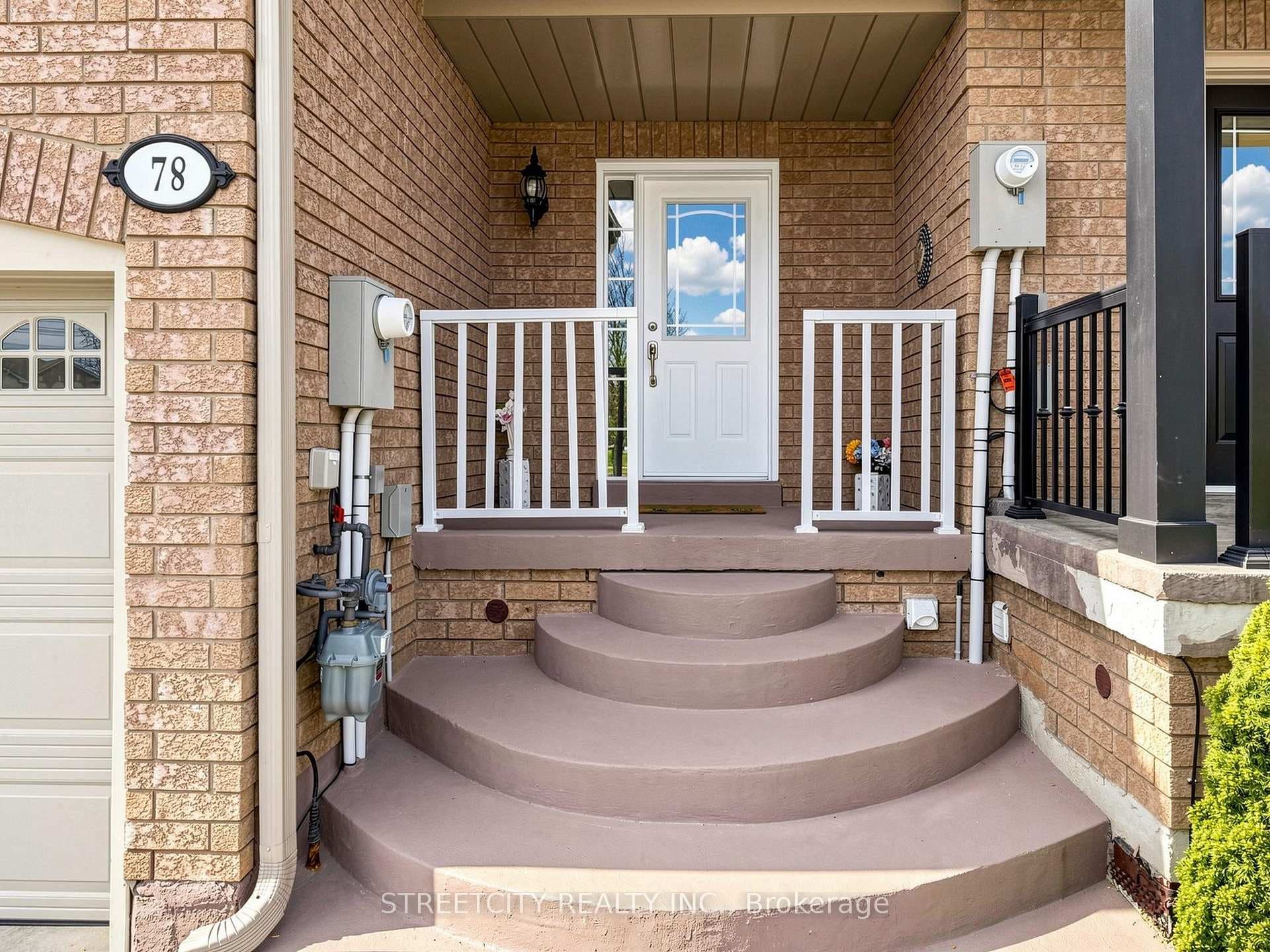 78 Waterbury Street - Townhouse photo 4 of 50 in Caledon, Ontario