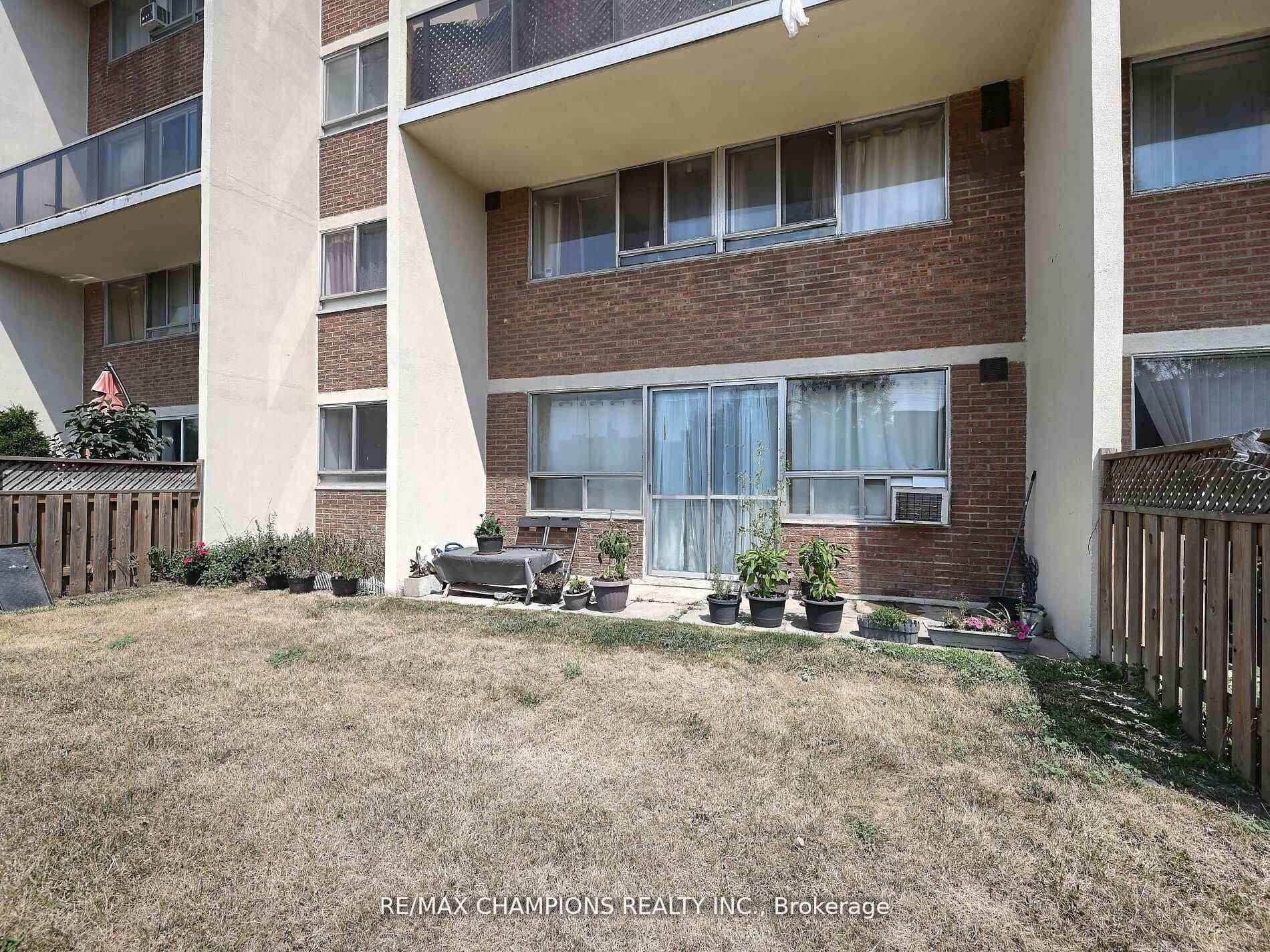 1050 Stainton Drive Unit 112 - Condo photo 3 of 19 in Mississauga, Ontario