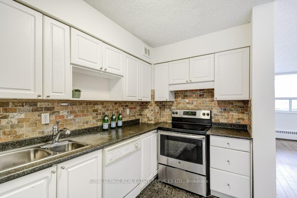 212 Kerr Street Unit 404 - Condo photo 15 of 33 in Oakville, Ontario