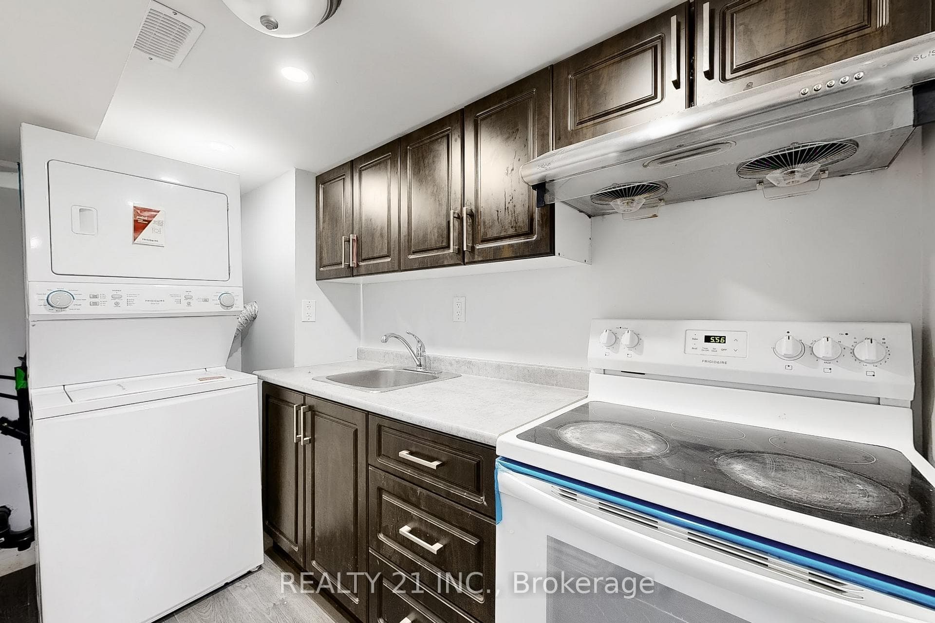 125 S Woodrow Boulevard - Detached photo 10 of 35 in Birch Cliff / Cliffside, Ontario