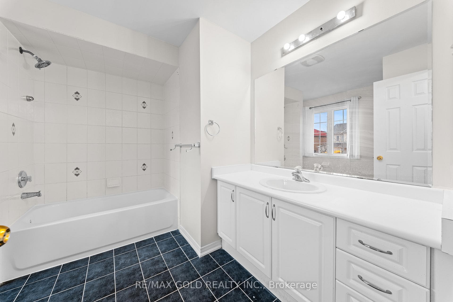 15 Revelstoke Place - Semi-Detached photo 34 of 49 in Brampton, Ontario