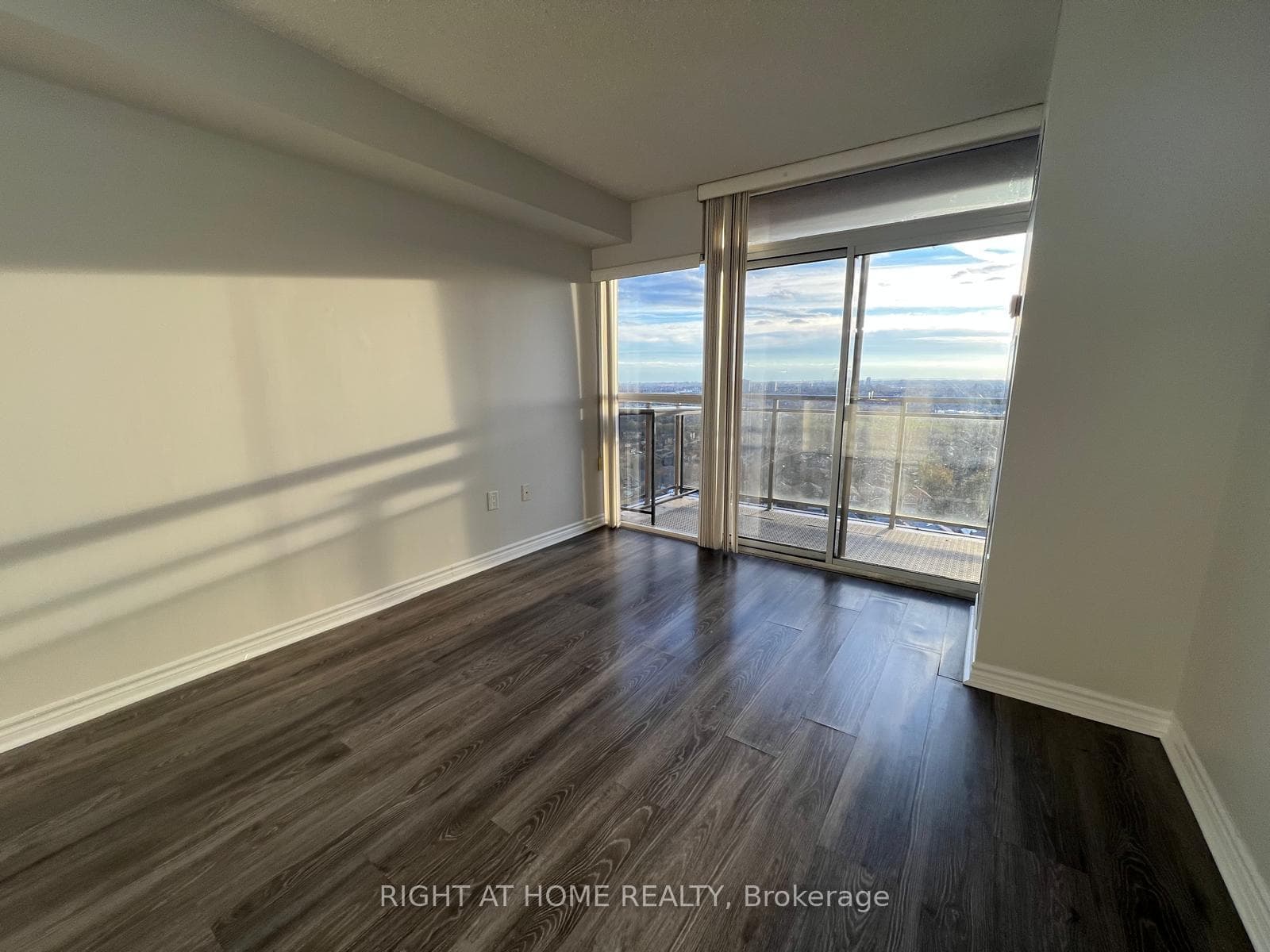 55 Strathaven Drive Unit 1808 - Condo photo 7 of 34 in Mississauga, Ontario