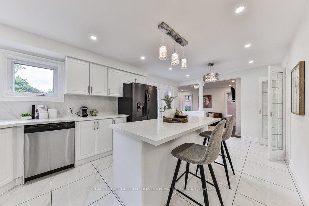 200 Lexington Road - Detached photo 12 of 37 in Oakville, Ontario