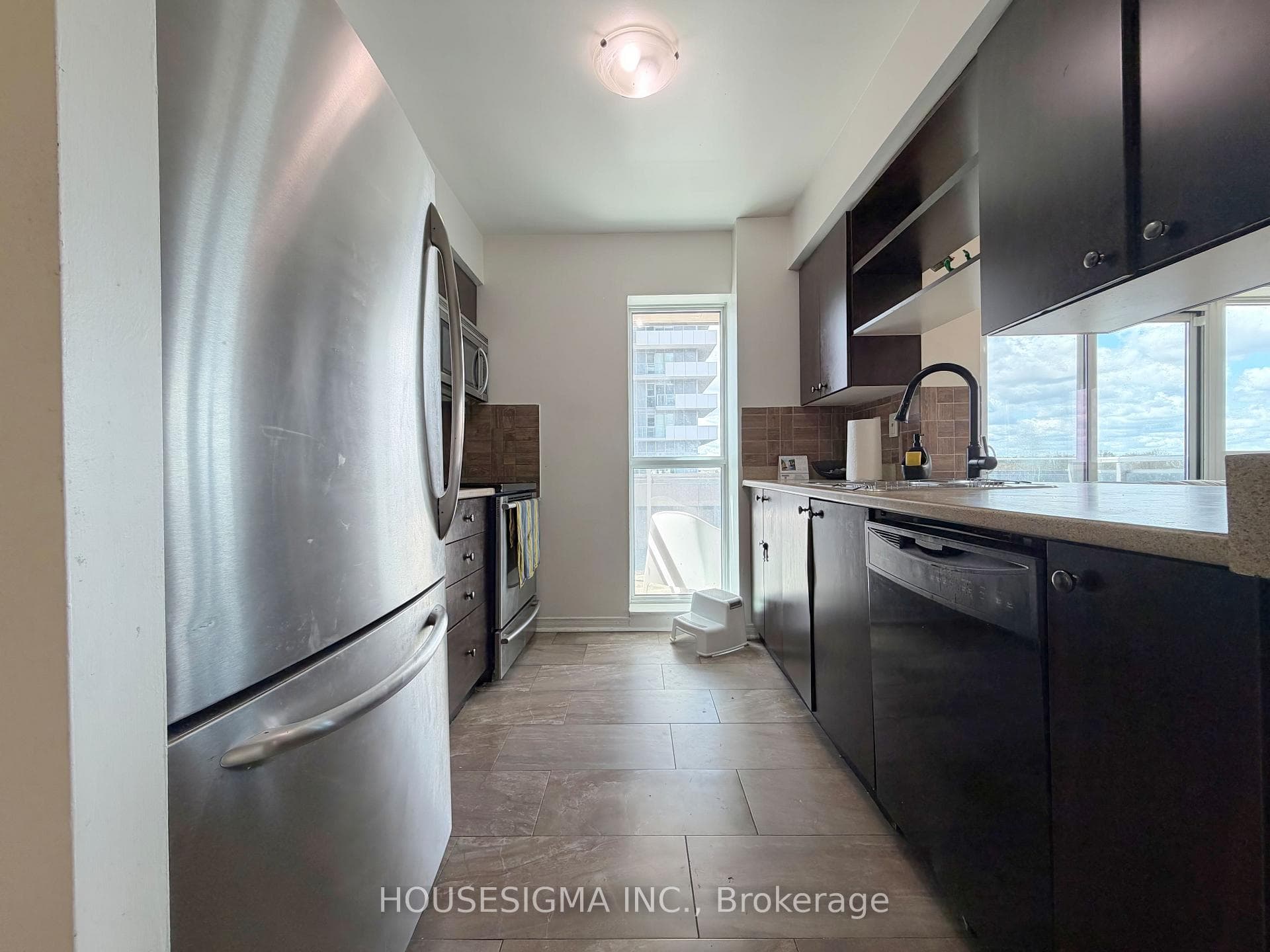215 Queen Street Unit 509 - Condo photo 5 of 33 in Brampton, Ontario