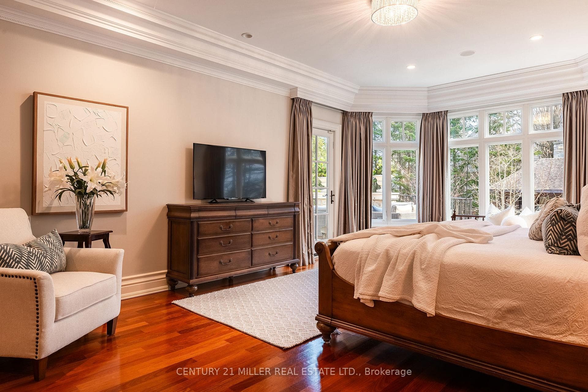 2096 Lakeshore Road - Detached photo 23 of 48 in Oakville, Ontario