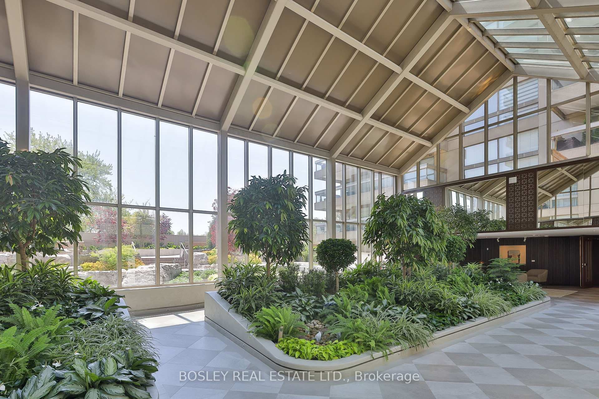 63 St Clair Avenue Unit 306 - Condo photo 2 of 34 in Annex / Yorkville / Summerhill, Ontario