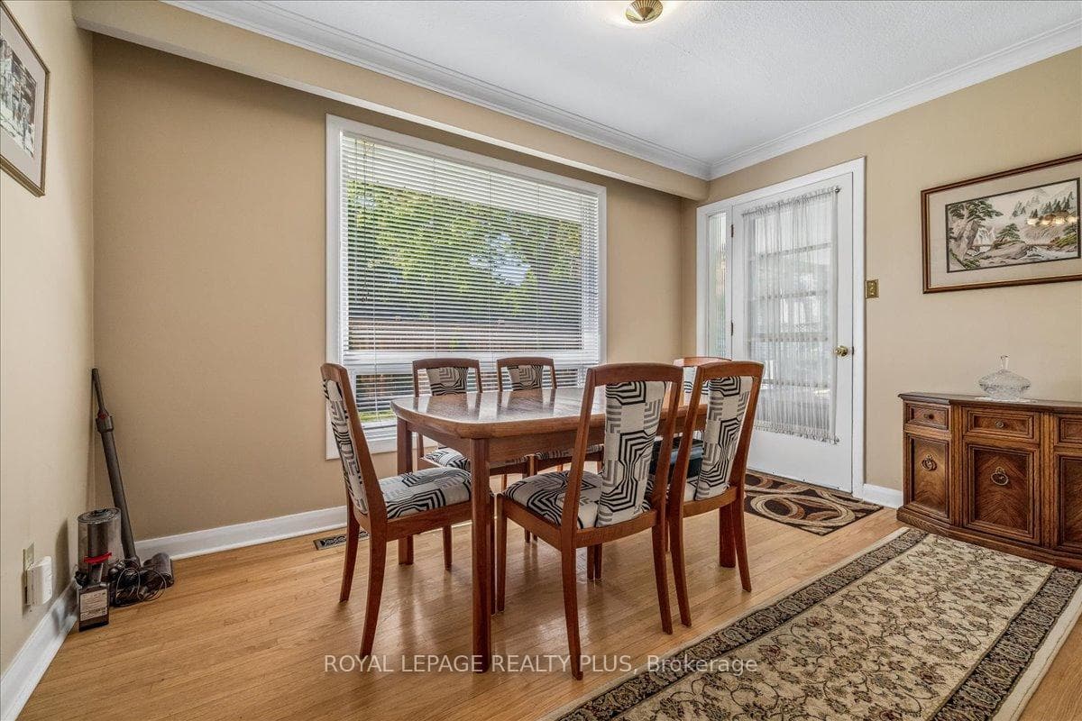 665 Vanessa Crescent - Detached photo 10 of 38 in Mississauga, Ontario