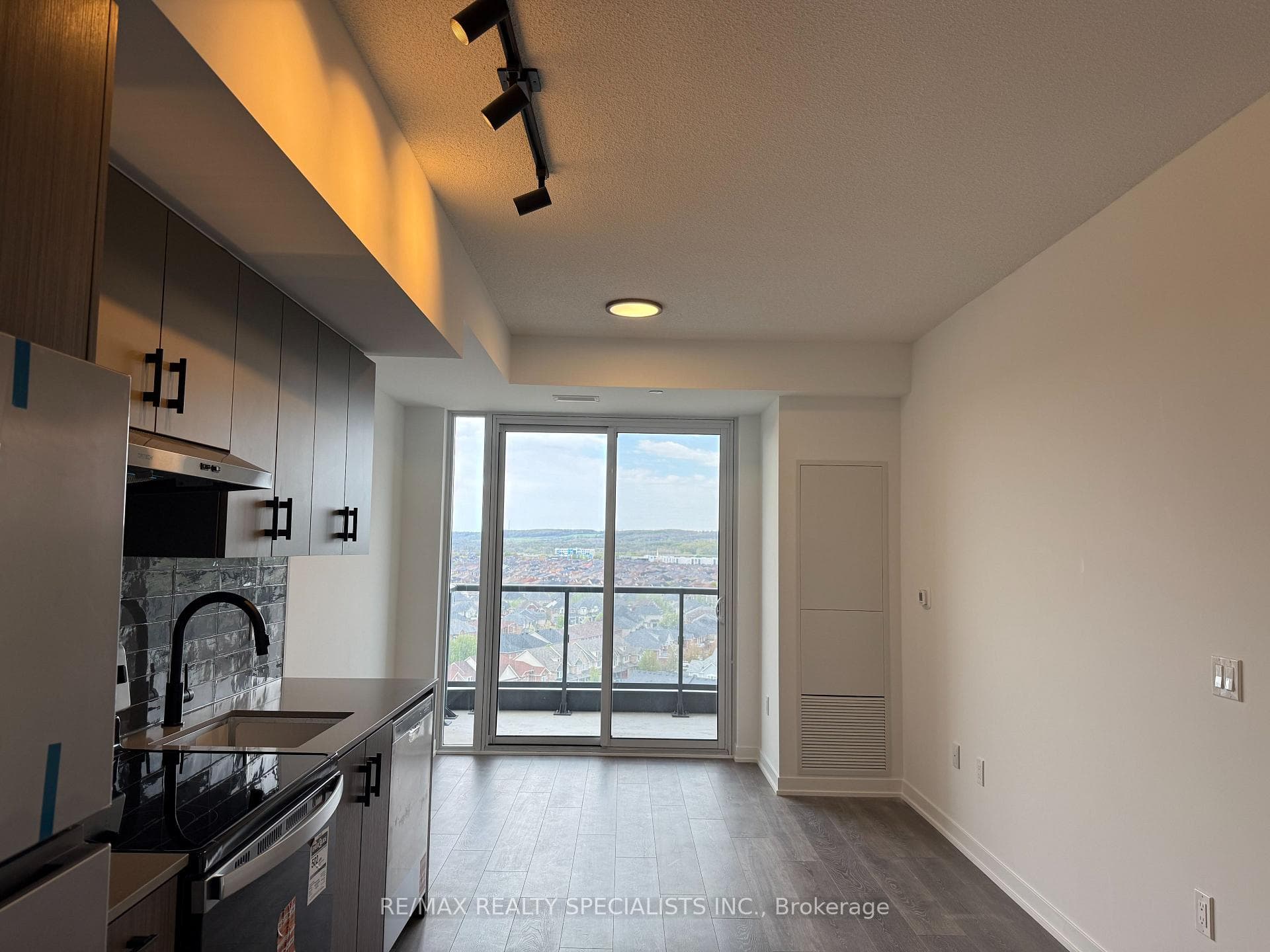 4878 POWERS Common Unit C1110 - Condo photo 10 of 30 in Burlington, Ontario