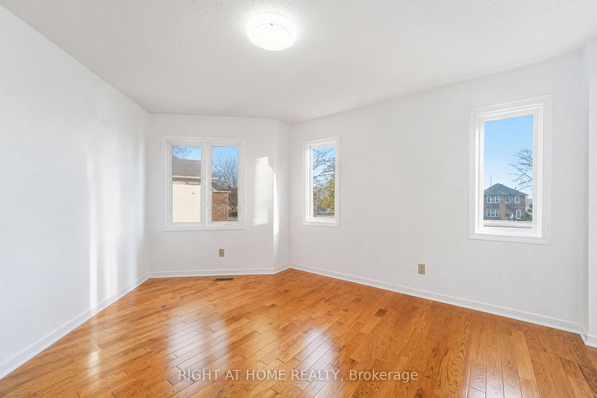 141 Sandown Avenue - Detached photo 19 of 40 in Birch Cliff / Cliffside, Ontario