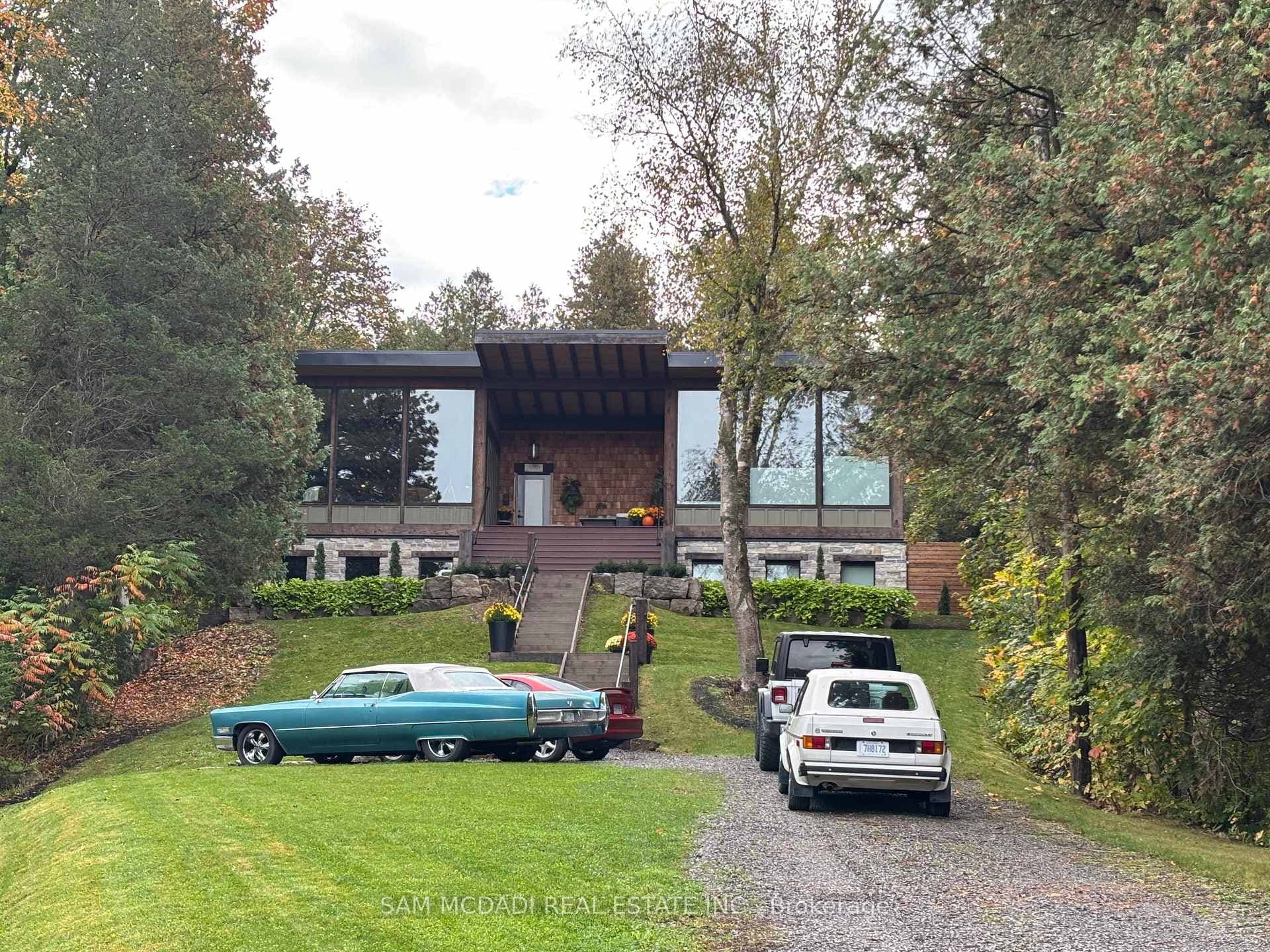 2084 Grand Boulevard - home for sale in Burlington, Ontario