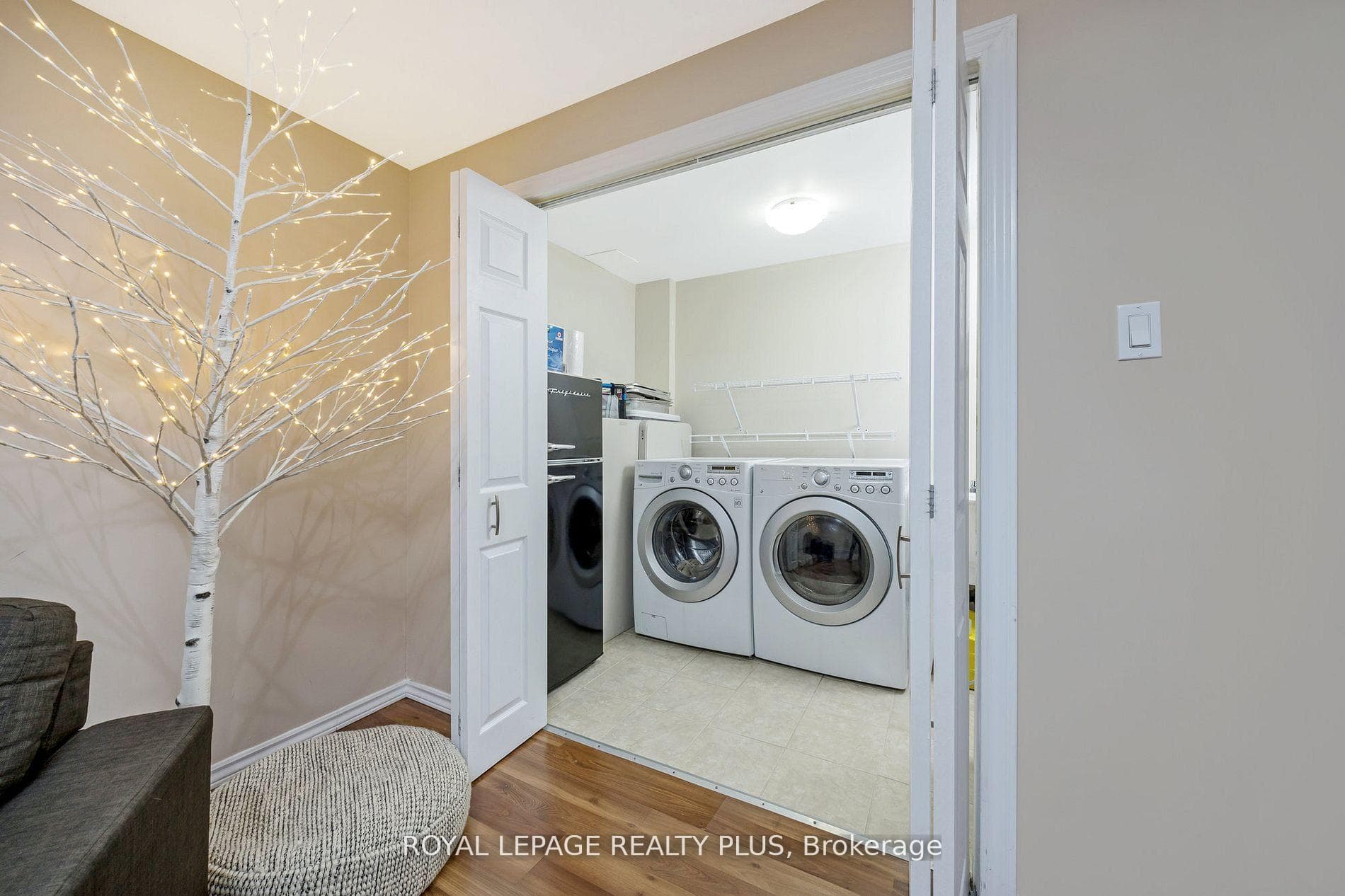 1542 Gainer Crescent - Townhouse photo 35 of 40 in Milton, Ontario