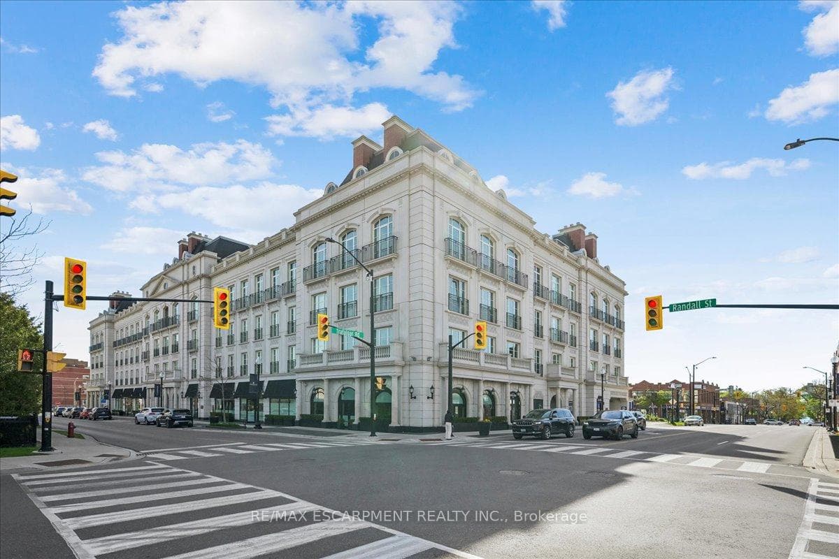 300 Randall Street Unit 211 - Condo photo 2 of 50 in Oakville, Ontario