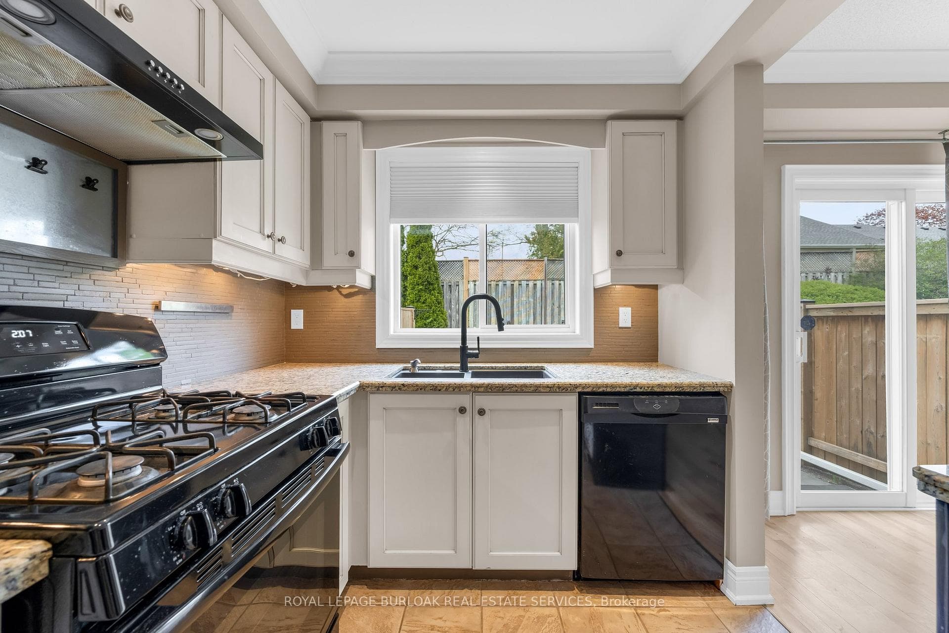 710 Spring Gardens Road Unit 20 - Condo photo 12 of 45 in Burlington, Ontario