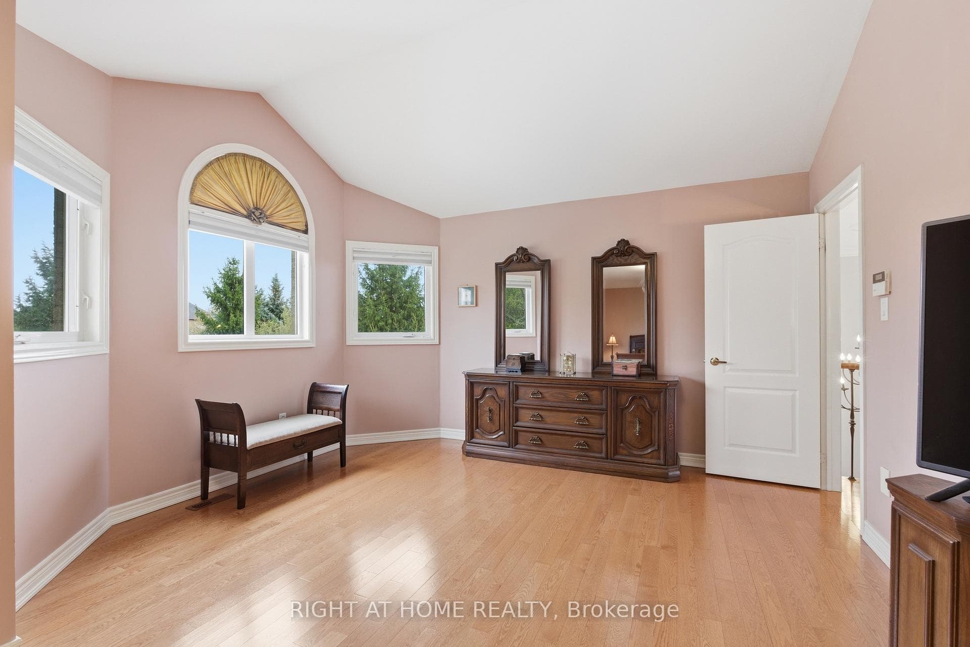 2275 Whitecliffe Way - Detached photo 23 of 38 in Oakville, Ontario