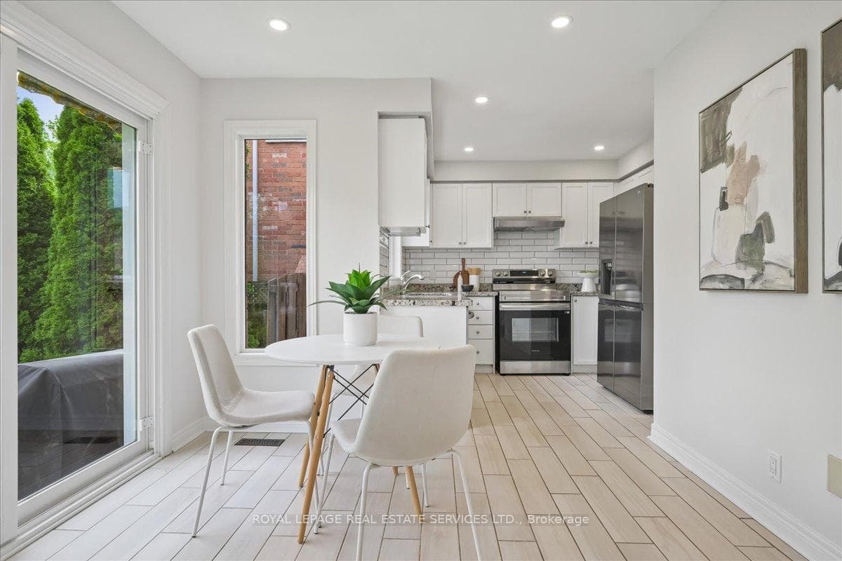 1493 Derby County Crescent - Detached photo 14 of 43 in Oakville, Ontario