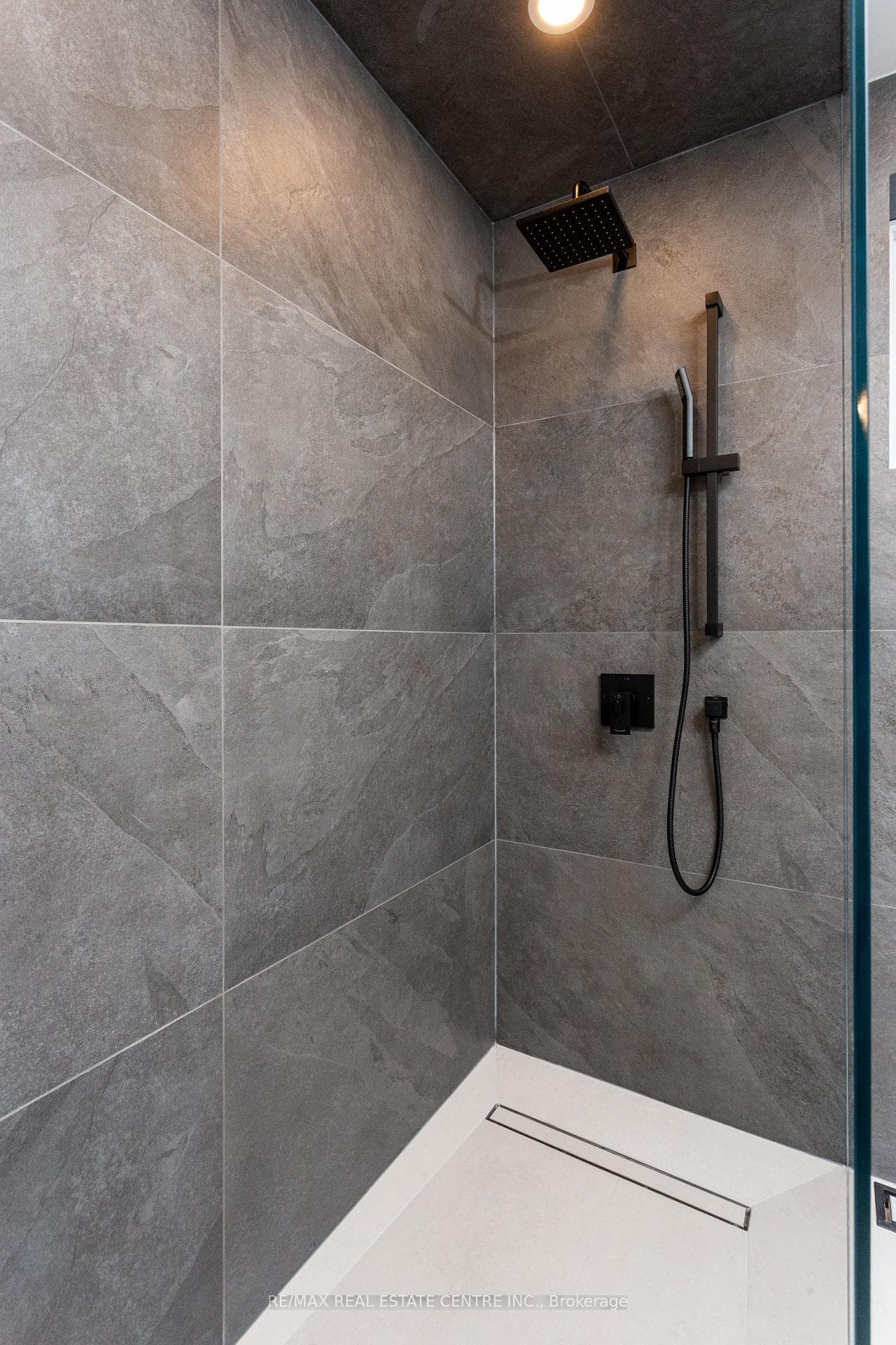 446 Willis Drive - Detached photo 15 of 35 in Oakville, Ontario