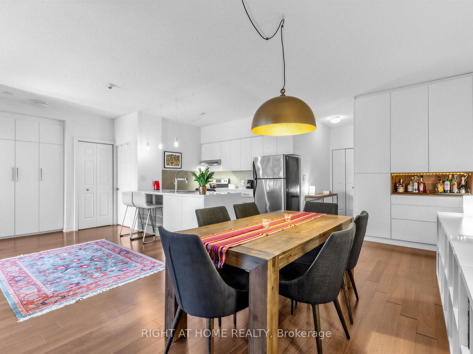 11 Christie Street Unit 406 - Condo photo 12 of 32 in Annex / Yorkville / Summerhill, Ontario