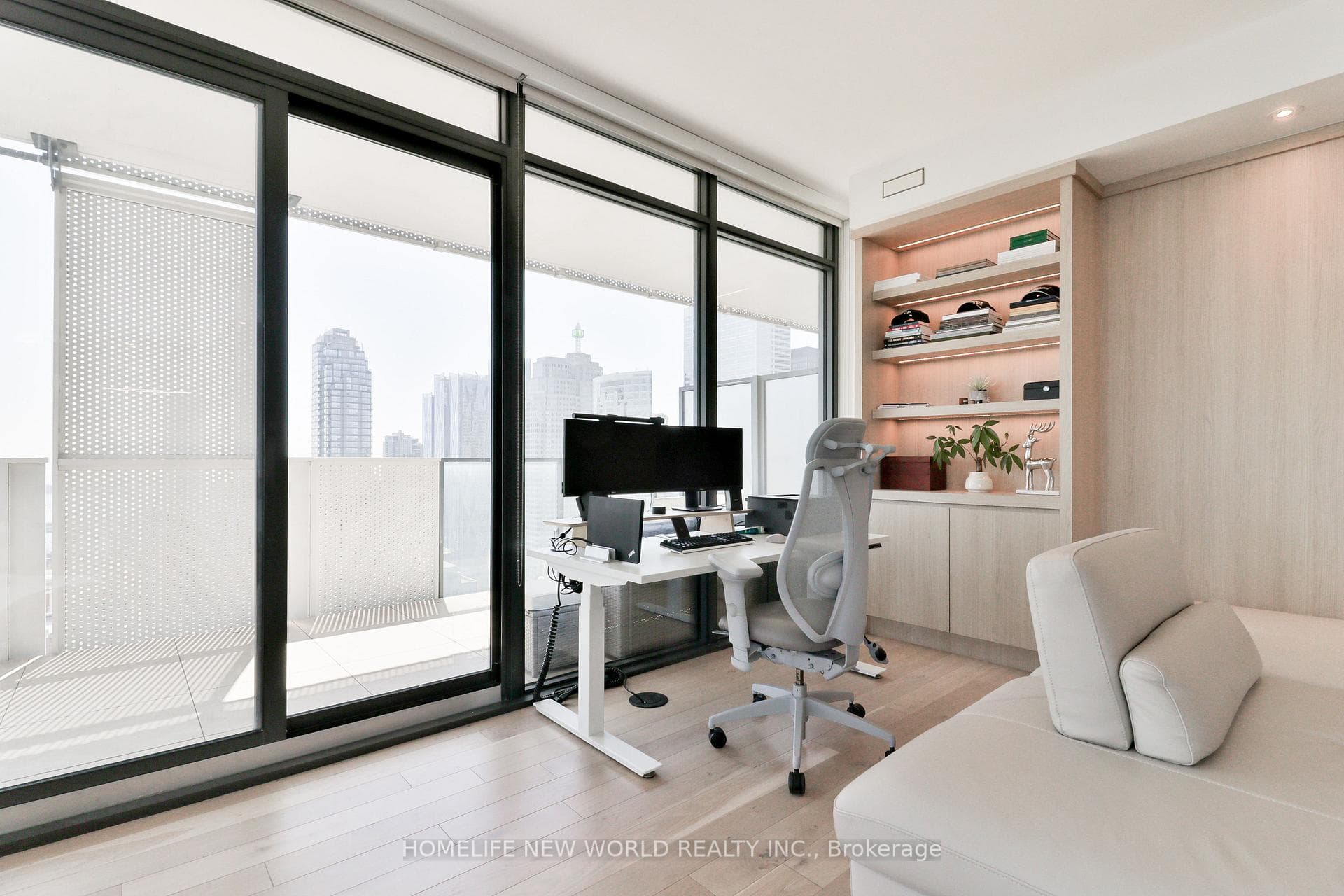 20 Lombard Street Unit 4202 - Condo photo 6 of 35 in Regent Park / Cabbagetown / St. James Town, Ontario