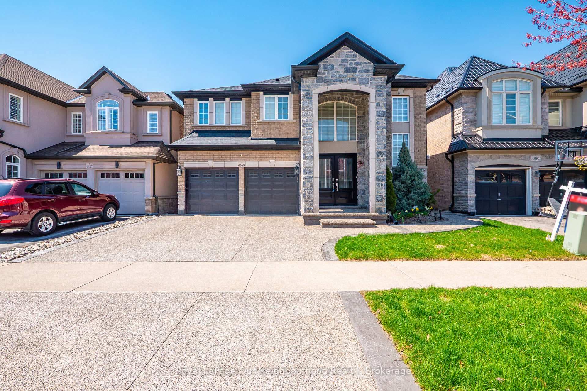 4689 Leanna Heights Road - Detached photo 2 of 39 in Burlington, Ontario