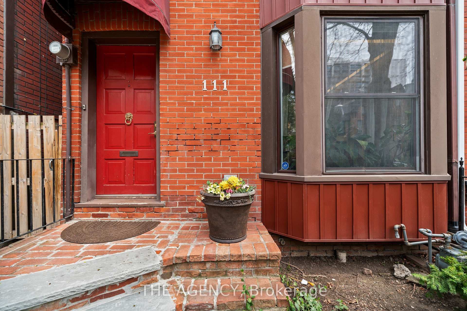 111 Seaton Street - Detached photo 2 of 40 in Regent Park / Cabbagetown / St. James Town, Ontario