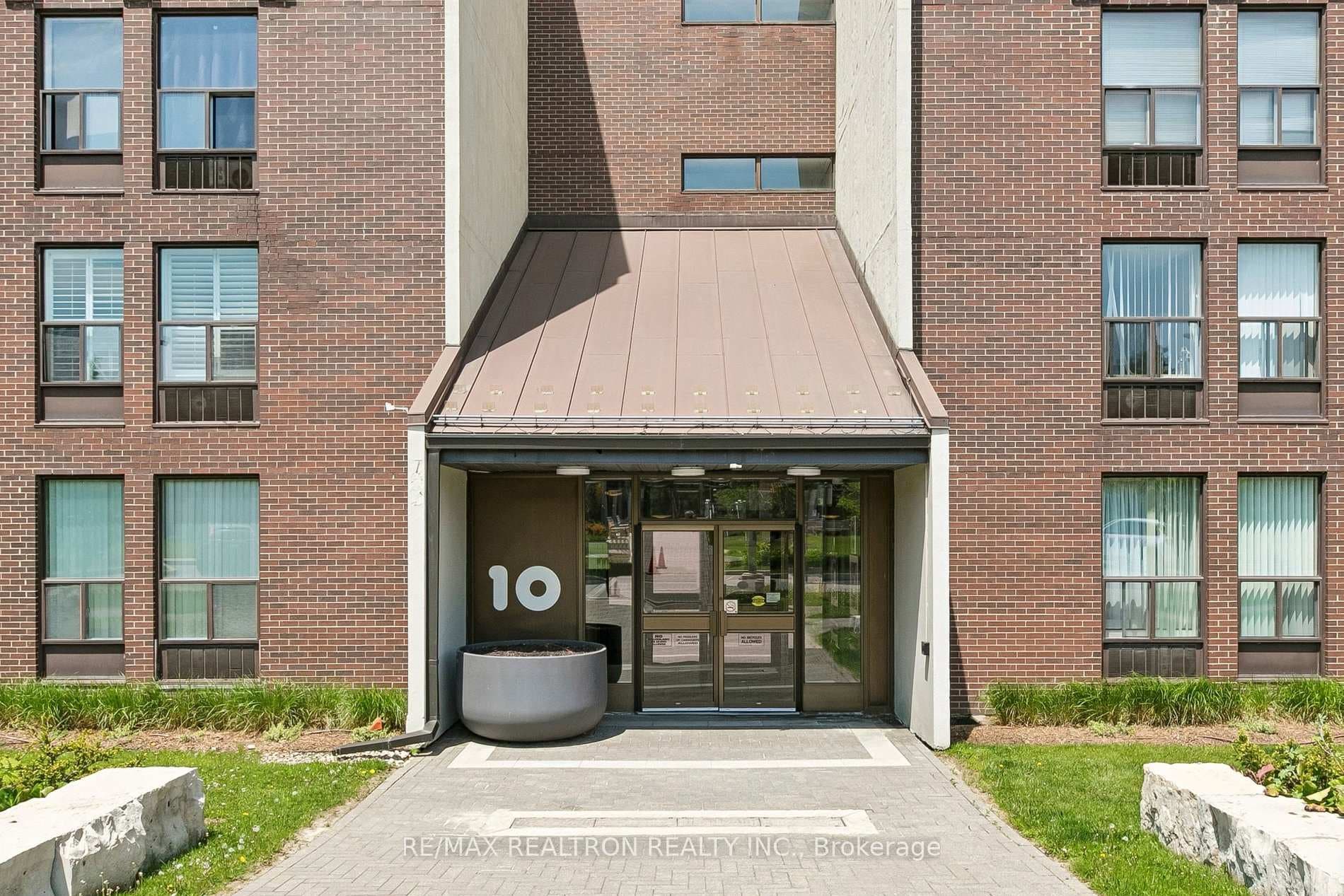 10 Fashion Roseway N/A Unit 306 - Condo photo 2 of 32 in Willowdale / Newtonbrook, Ontario