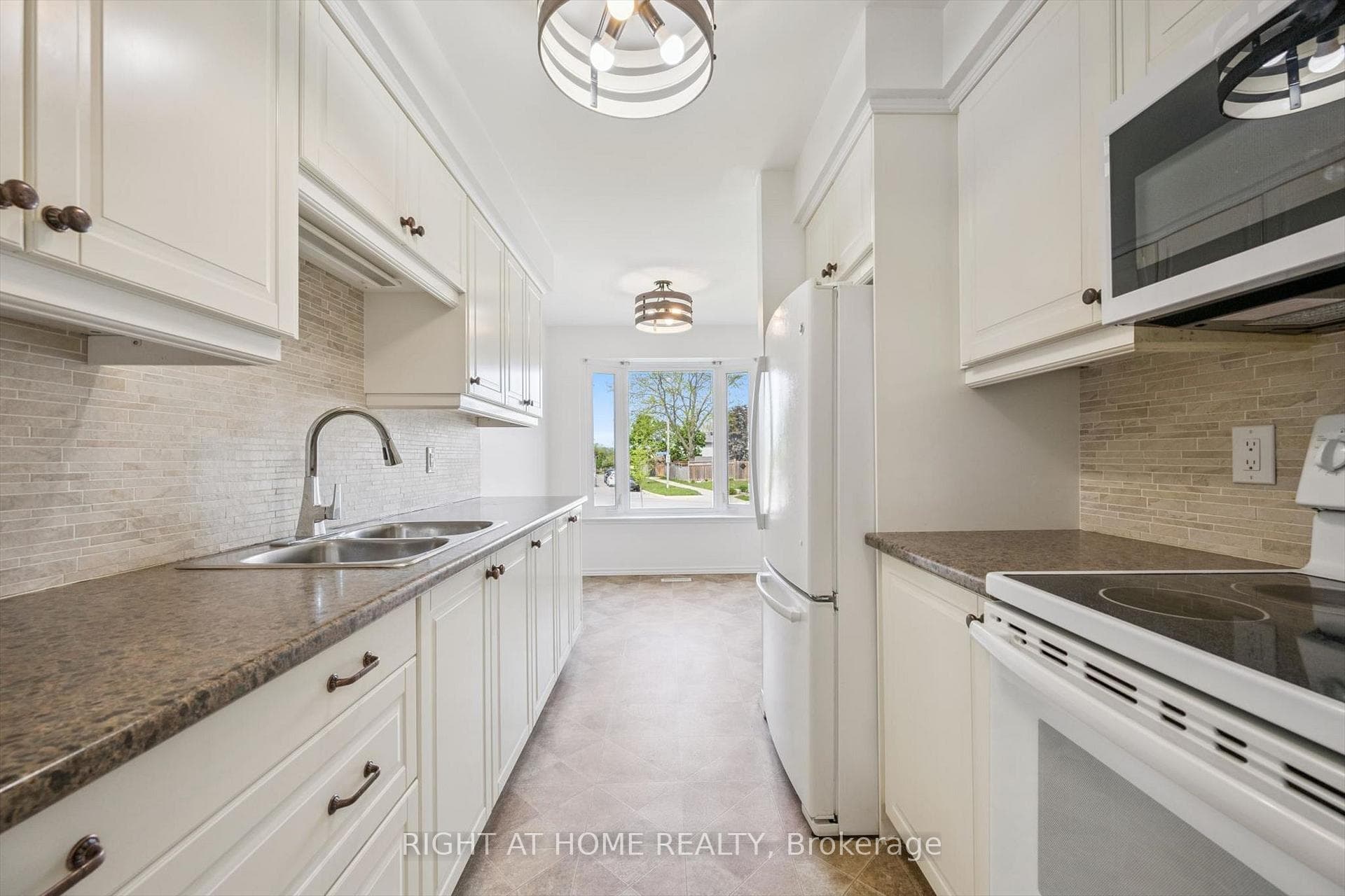 2432 Malcolm Crescent - Detached photo 9 of 35 in Burlington, Ontario