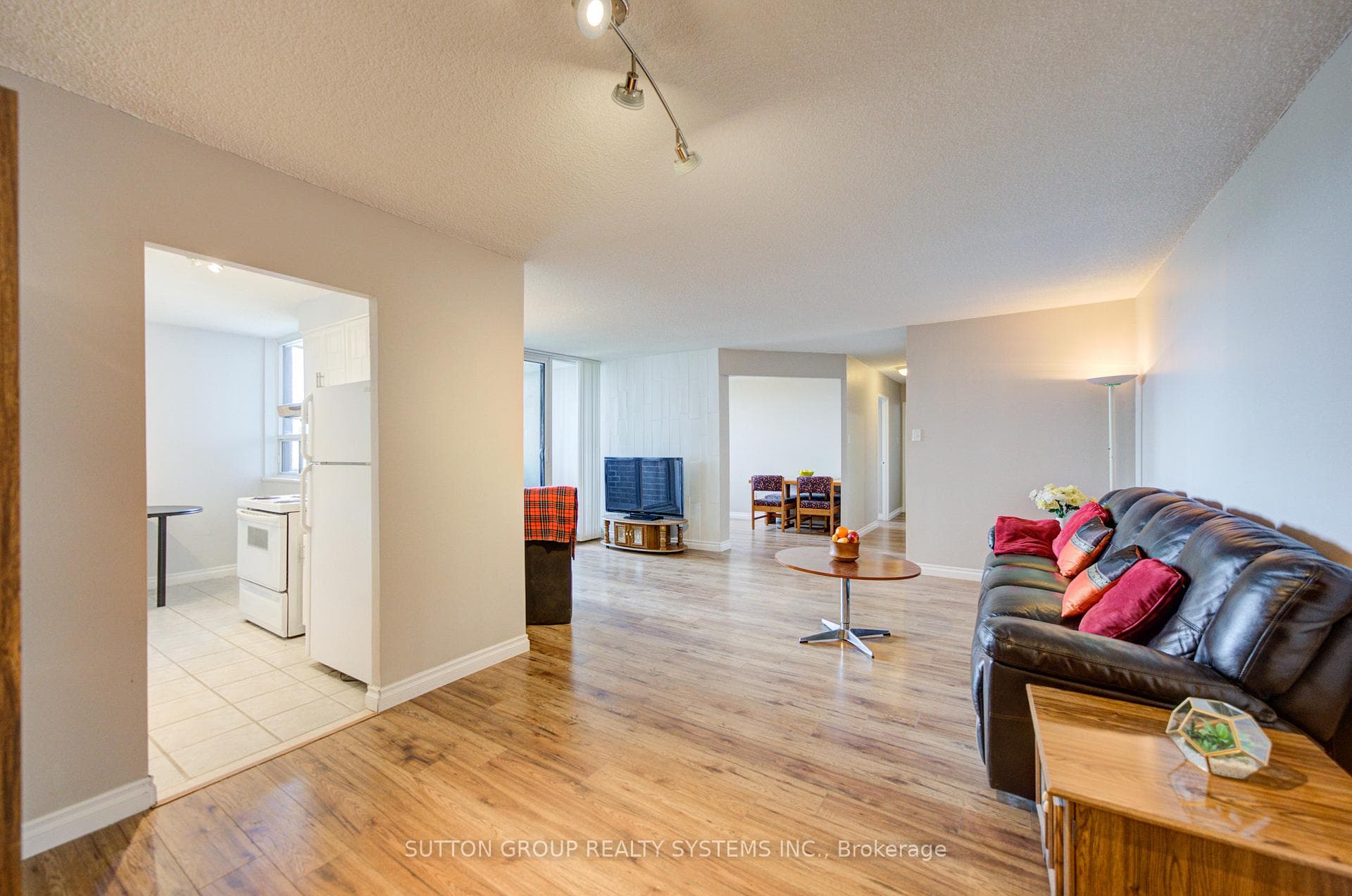 10 Muirhead Road Unit 806 - Condo photo 9 of 45 in Hillcrest Village / Bayview Village, Ontario