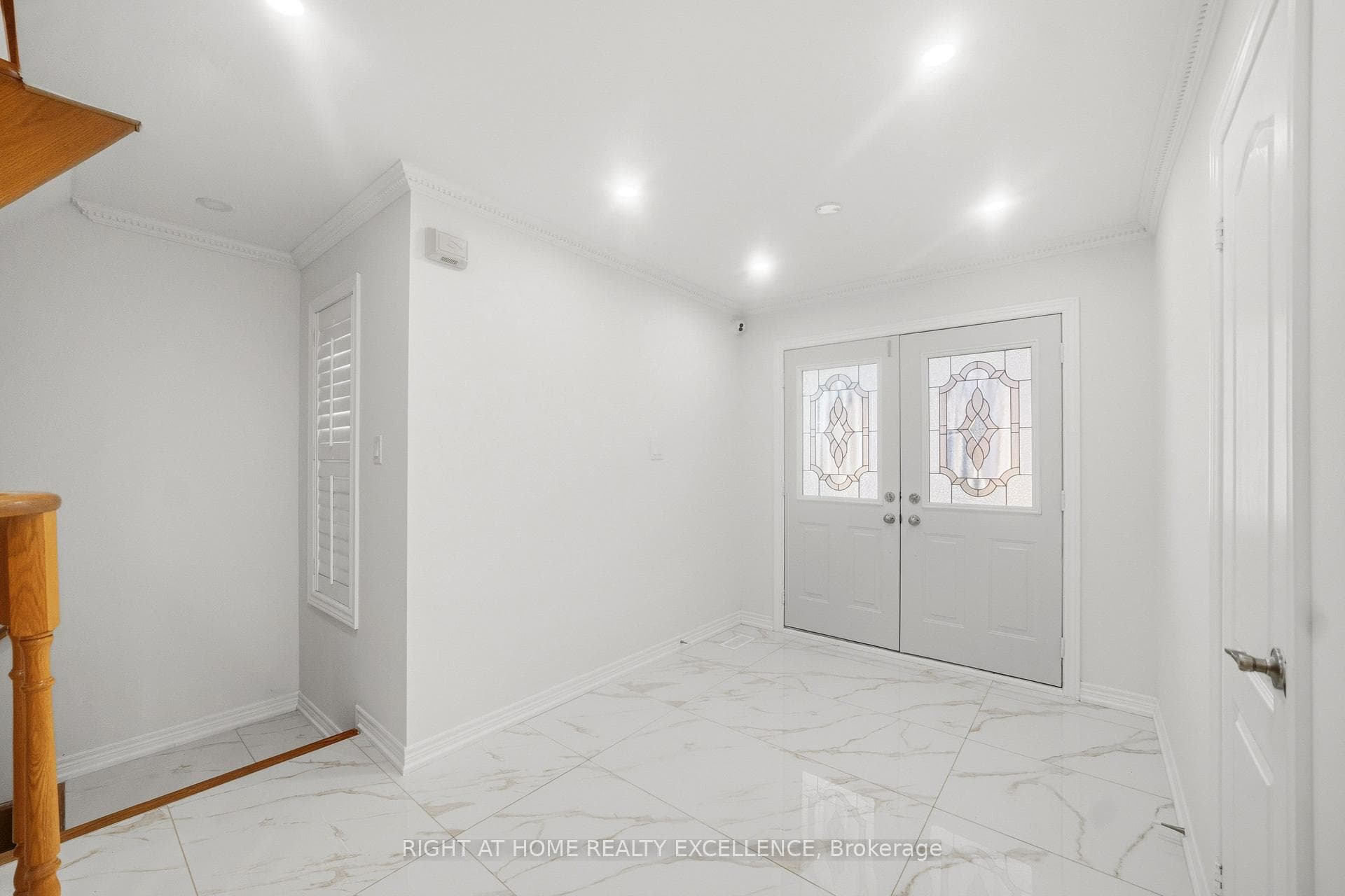 16 Whitford Court - Detached photo 3 of 39 in Brampton, Ontario