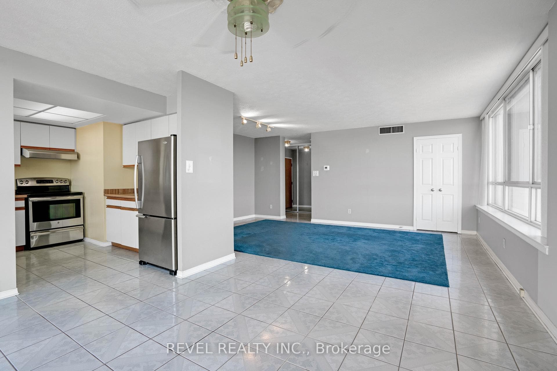 1360 Rathburn Road Unit 403 - Condo photo 13 of 31 in Mississauga, Ontario