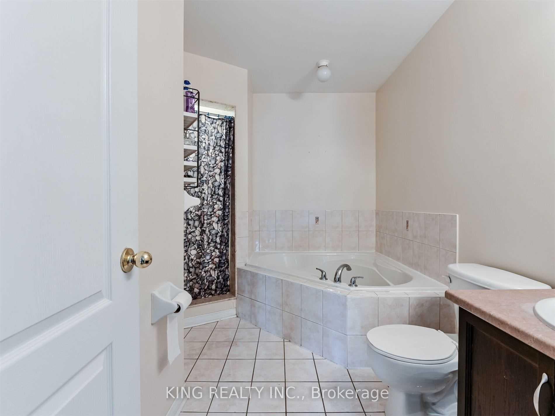 23 Wall Street - Townhouse photo 16 of 25 in Brampton, Ontario