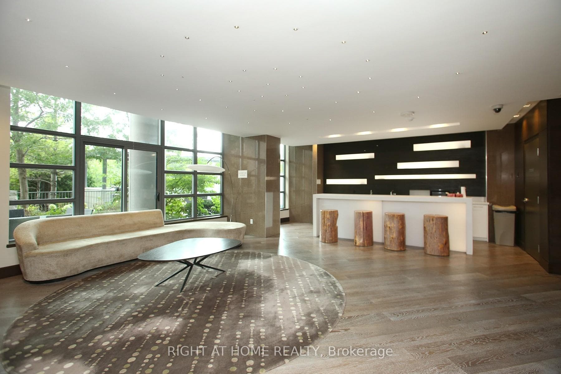 35 Brian Peck Crescent Unit 303 - Condo photo 8 of 22 in Flemingdon Park / Don Mills, Ontario