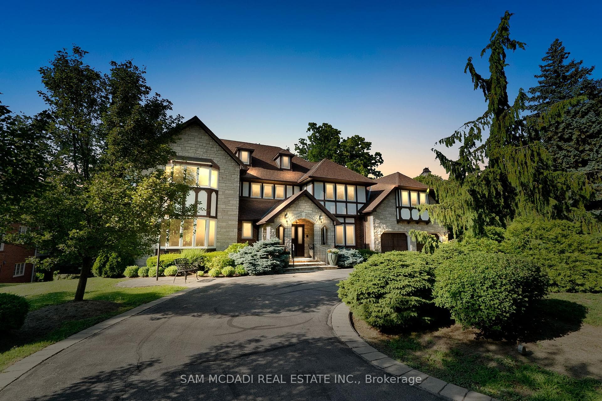 2235 Shawanaga Trail - Detached photo 3 of 48 in Mississauga, Ontario