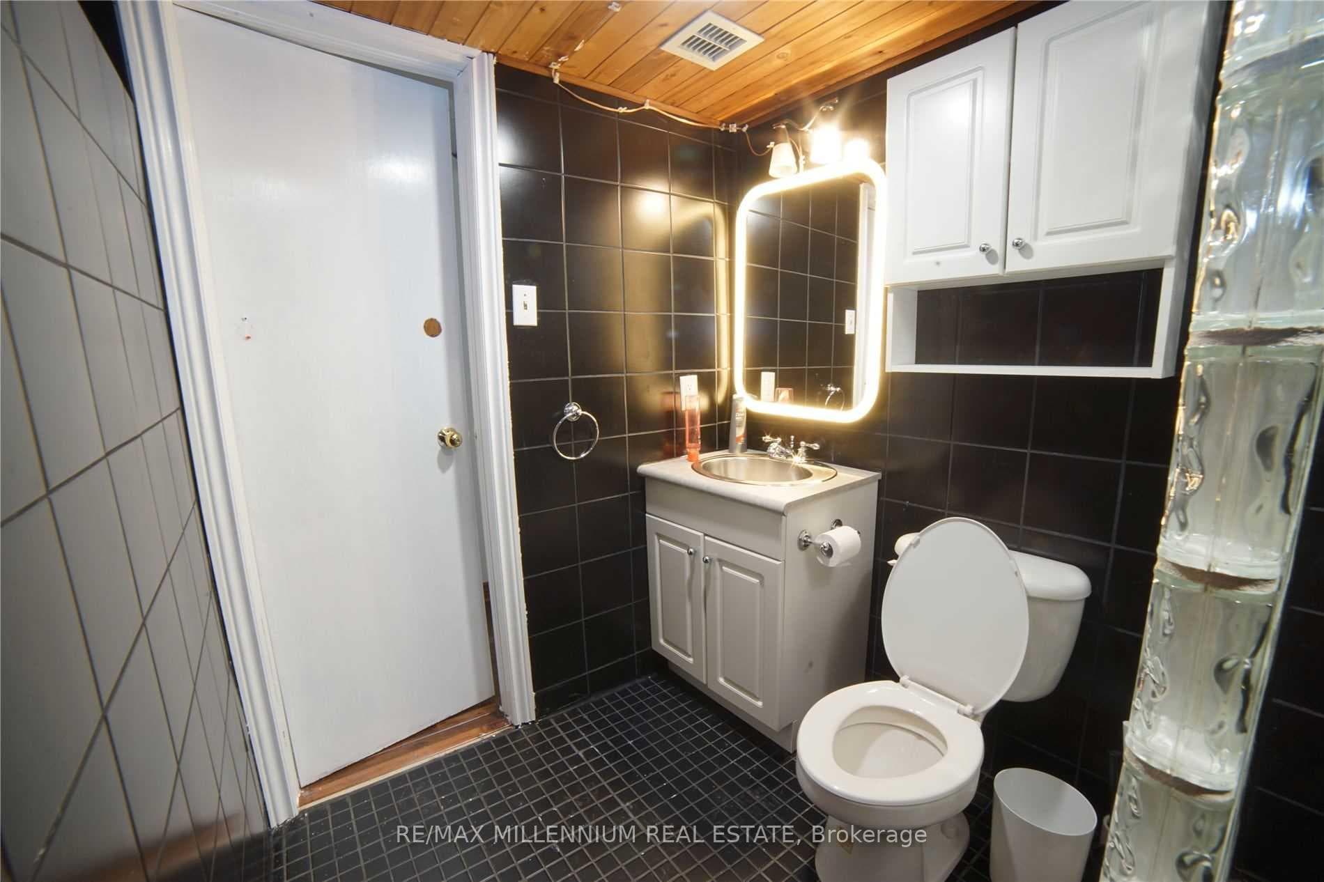 8 Dalzell Avenue - Detached photo 11 of 13 in Brampton, Ontario