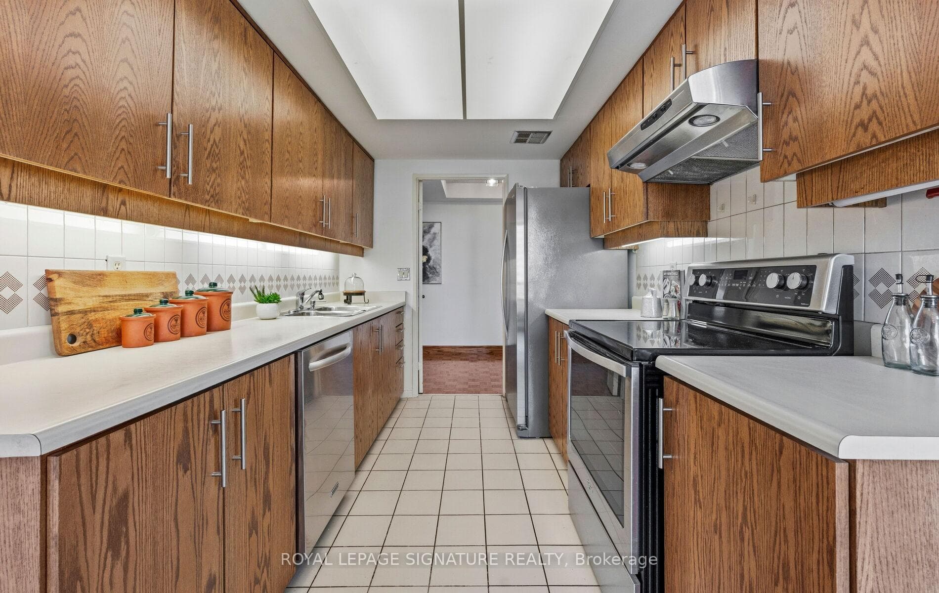 3 Concorde Place Unit 805 - Condo photo 7 of 36 in Don Mills / Parkwoods / Victoria Village, Ontario