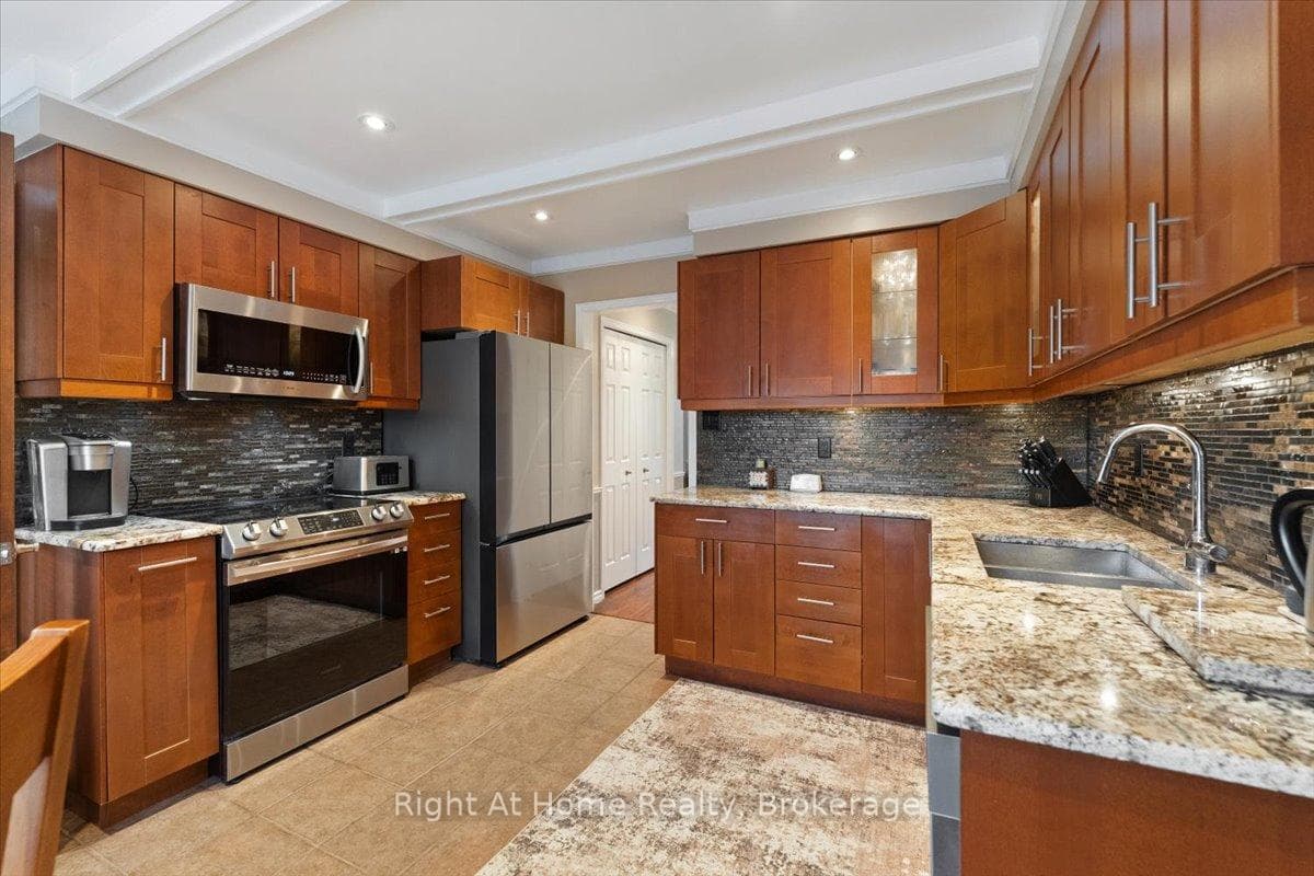 437 Shoreacres Road - Detached photo 14 of 50 in Burlington, Ontario