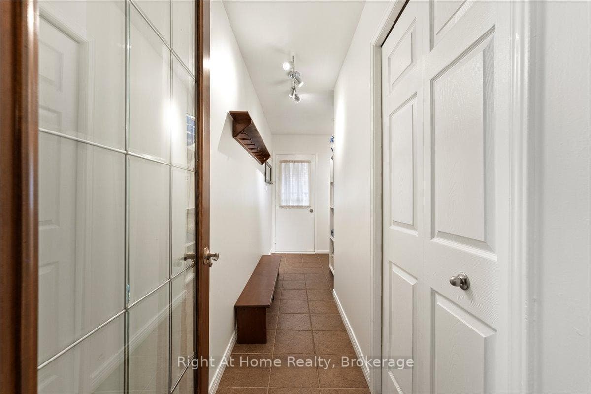 437 Shoreacres Road - Detached photo 19 of 50 in Burlington, Ontario