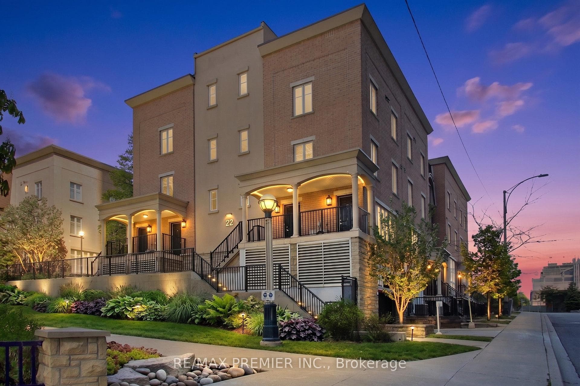 22 Western Battery Road Unit 109 - Condo photo 1 of 20 in Downtown Toronto / Waterfront, Ontario