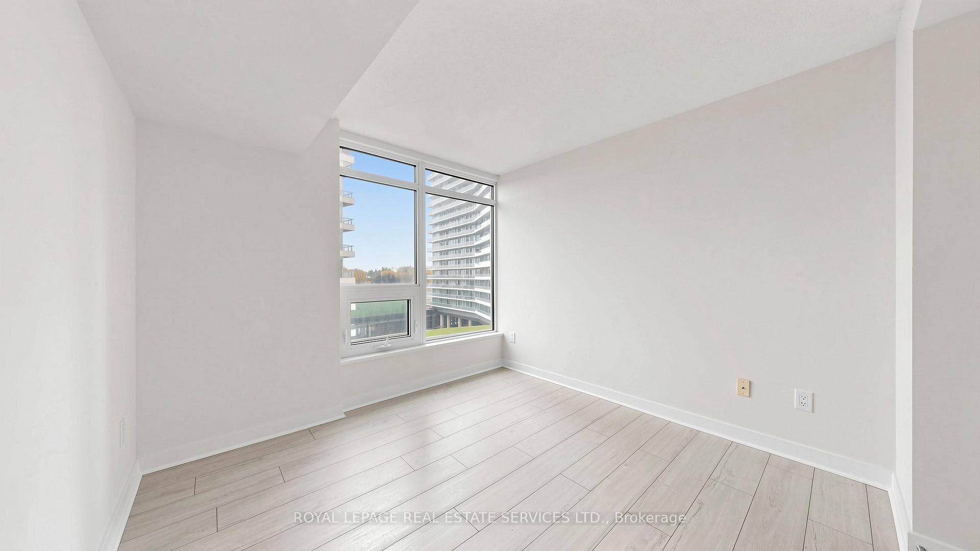 121 Mcmahon Drive Unit 809 - Condo photo 16 of 35 in Hillcrest Village / Bayview Village, Ontario