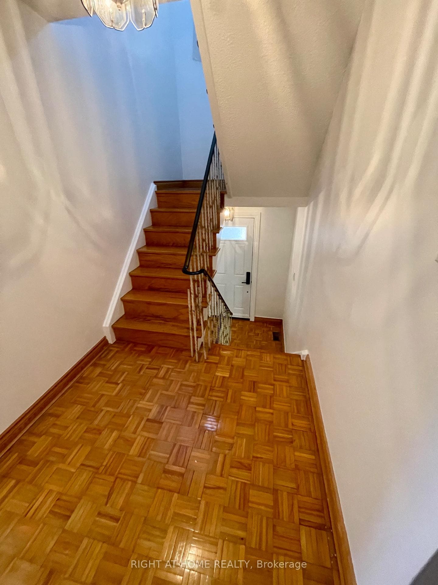 40 Bellevue Avenue - Semi-Detached photo 10 of 34 in Downtown Toronto / Waterfront, Ontario