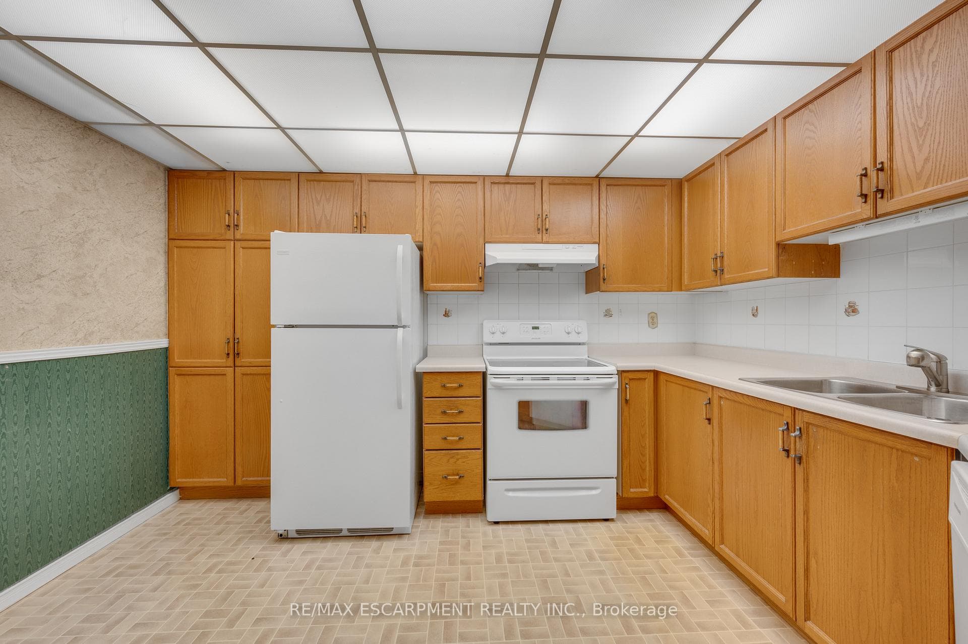 5070 Pinedale Avenue Unit 302 - Condo photo 2 of 36 in Burlington, Ontario