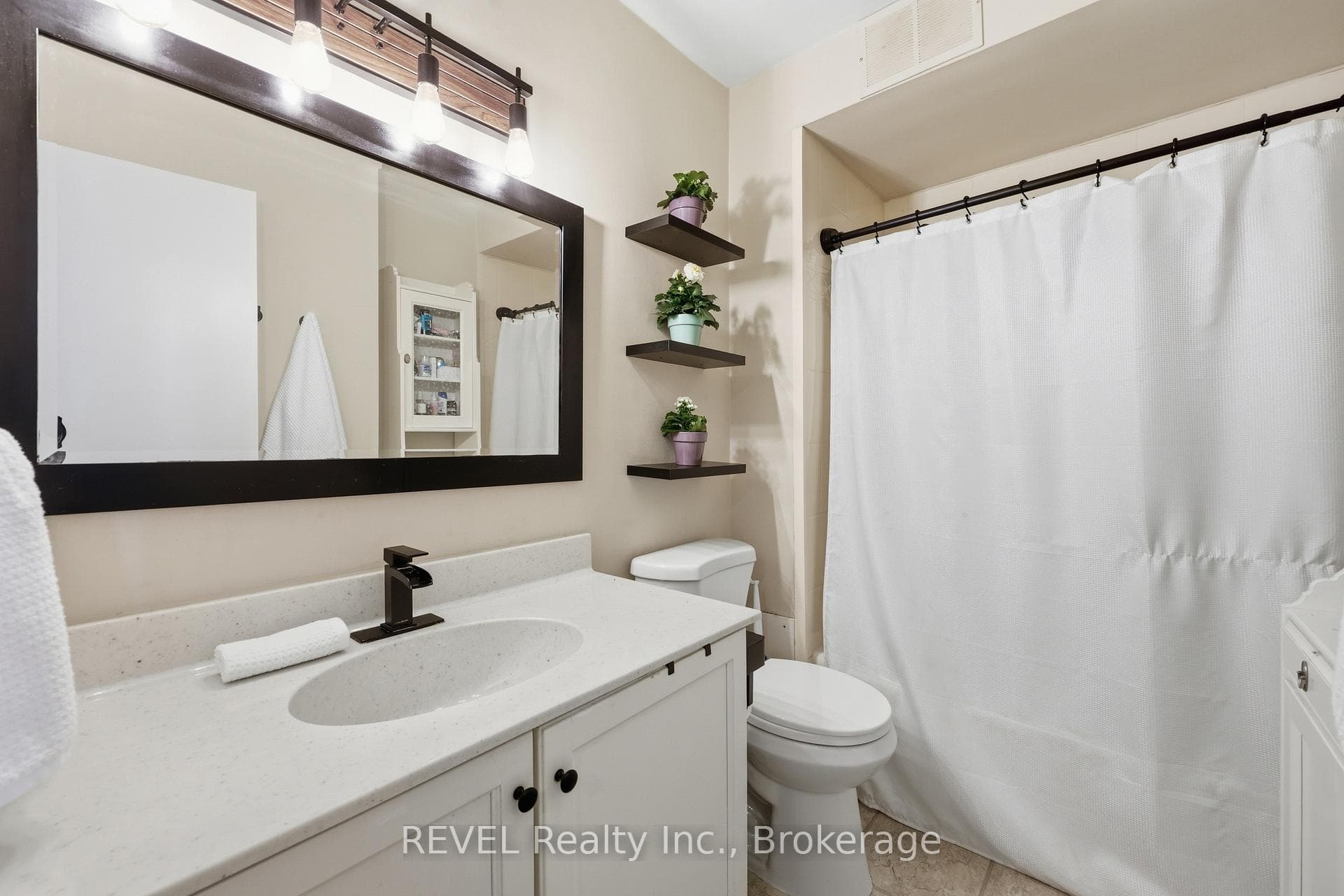 350 Quigley Road Unit 824 - Condo photo 22 of 25 in Hamilton, Ontario