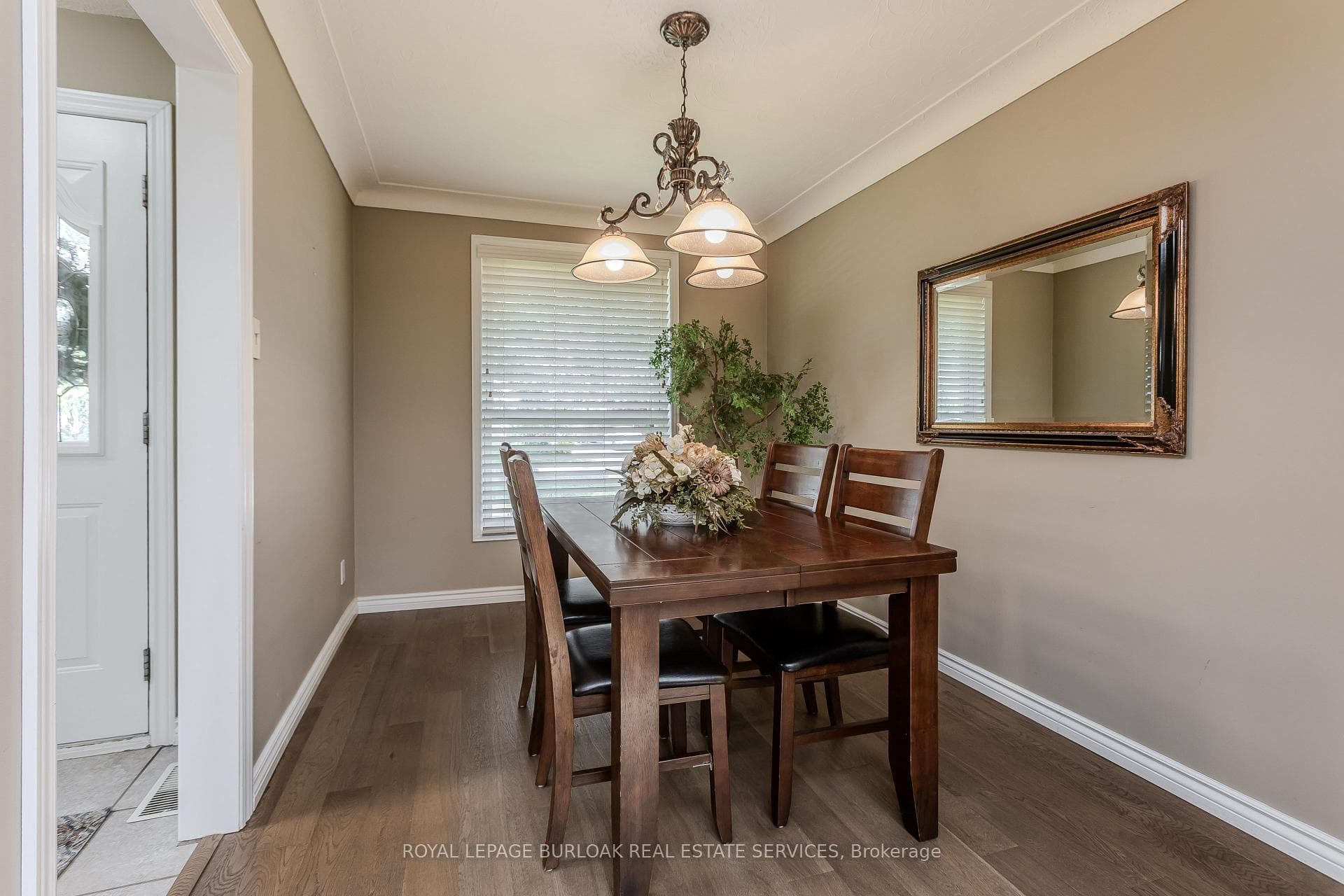 643 Artreva Crescent - Detached photo 8 of 26 in Burlington, Ontario