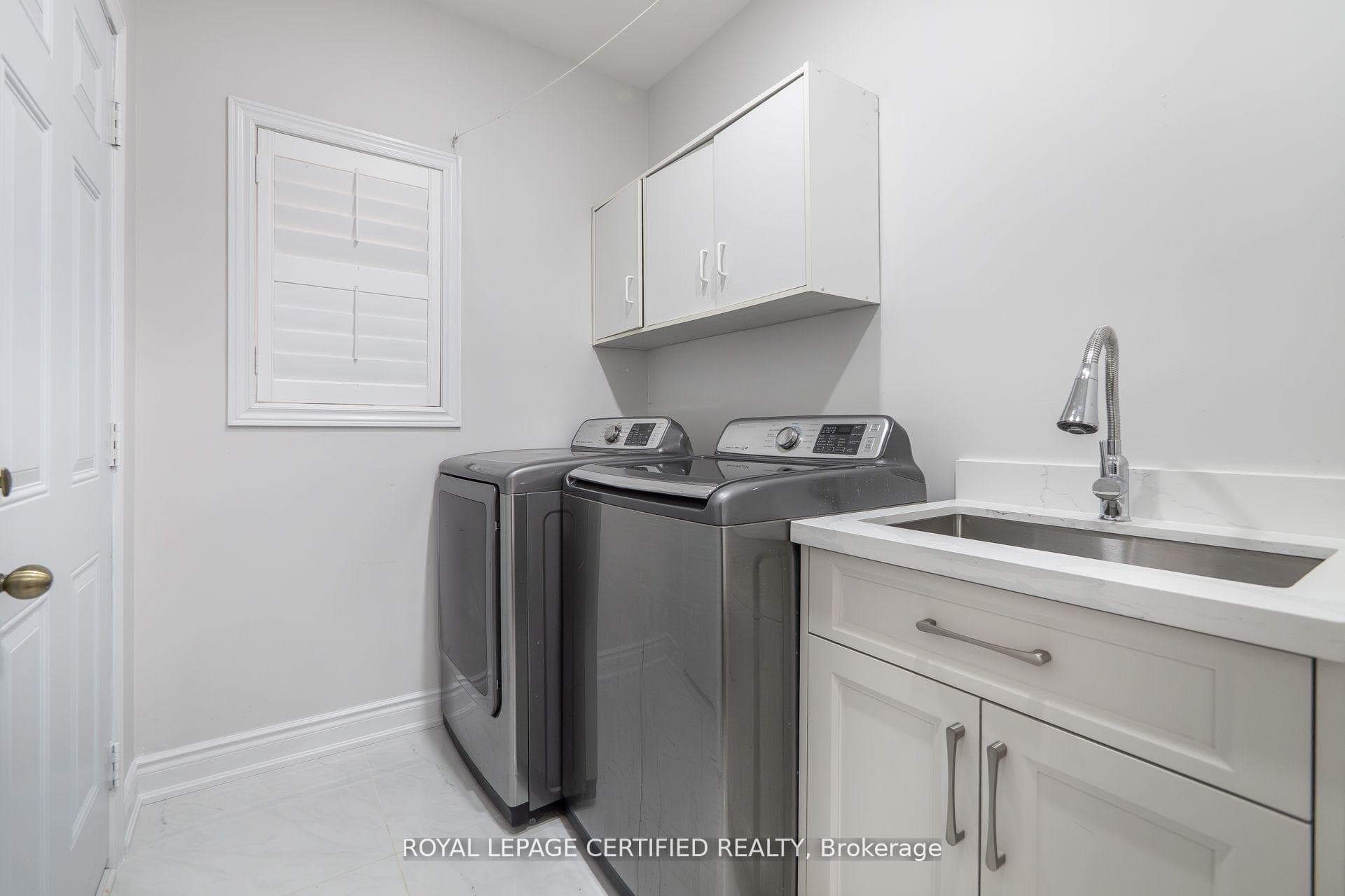643 Garden Walk - Detached photo 6 of 50 in Mississauga, Ontario