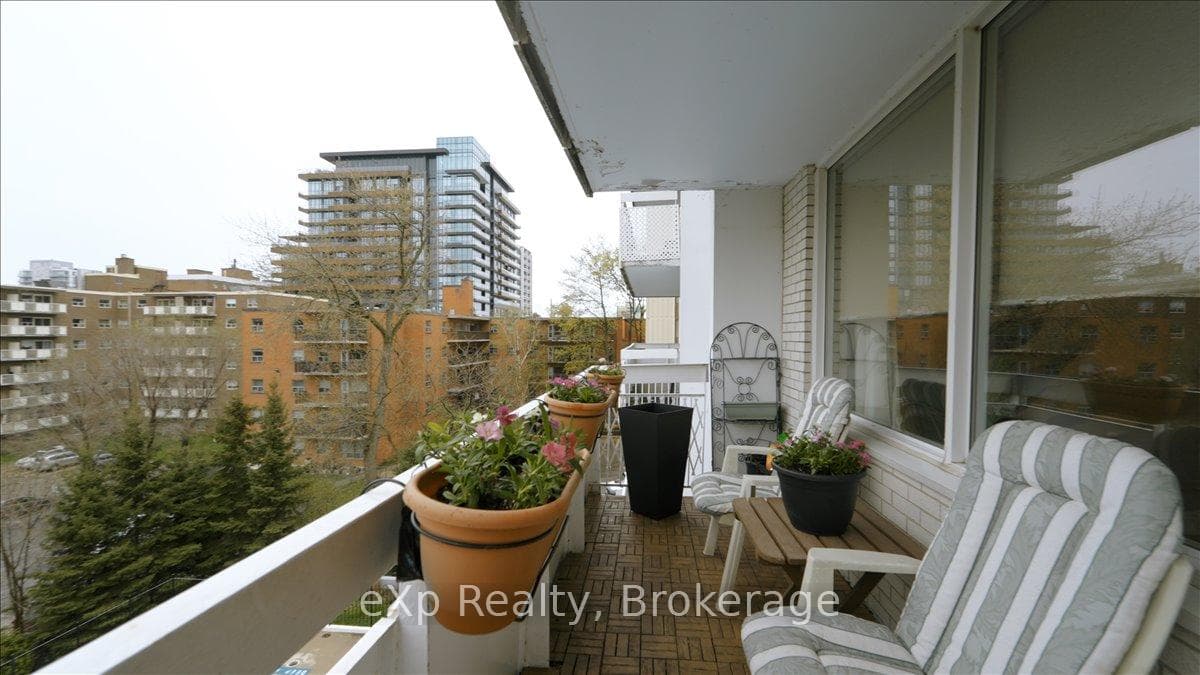 39 Stavebank Road Unit 403 - Condo photo 19 of 33 in Mississauga, Ontario