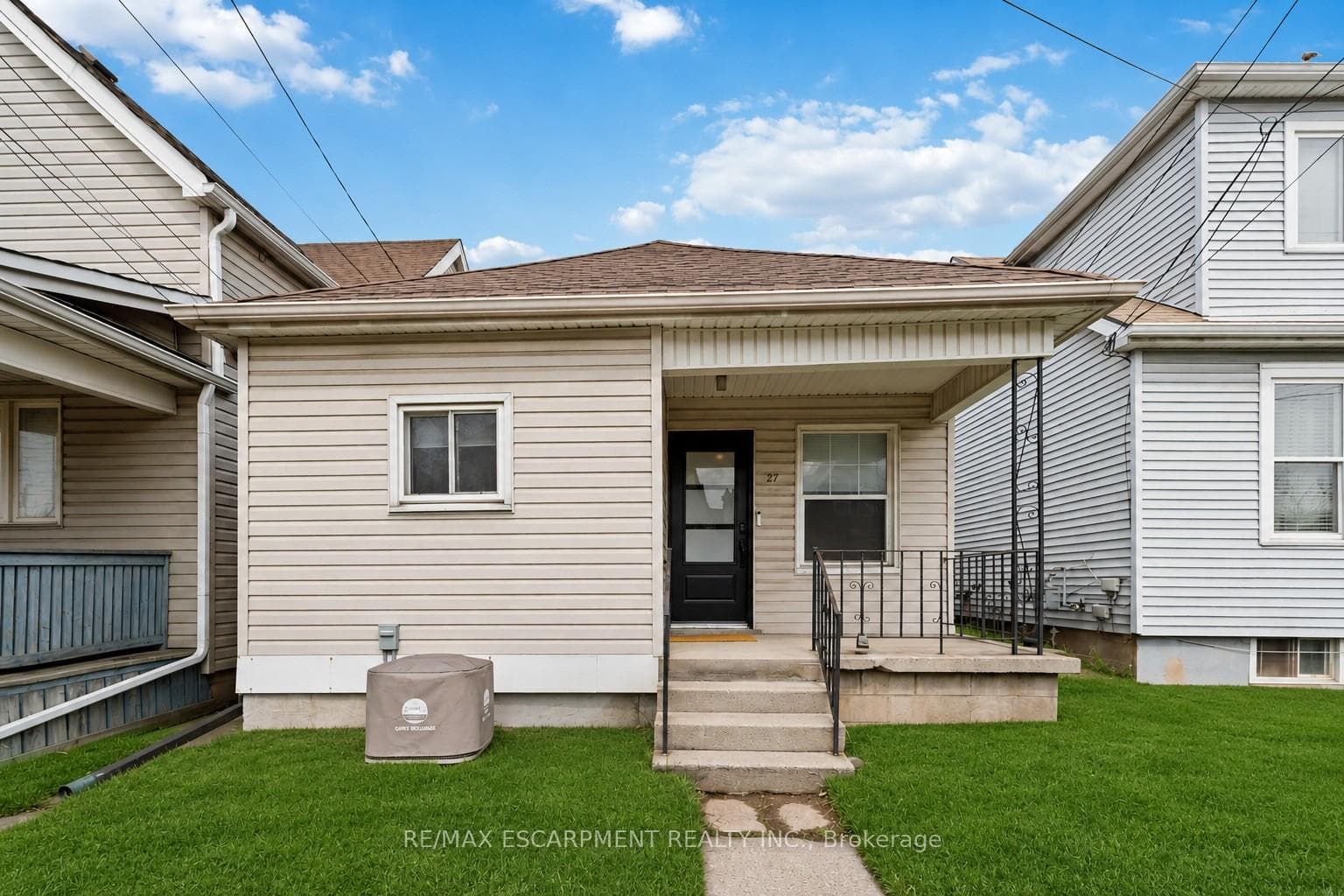 27 Edinburgh Avenue - home for sale in Hamilton, Ontario