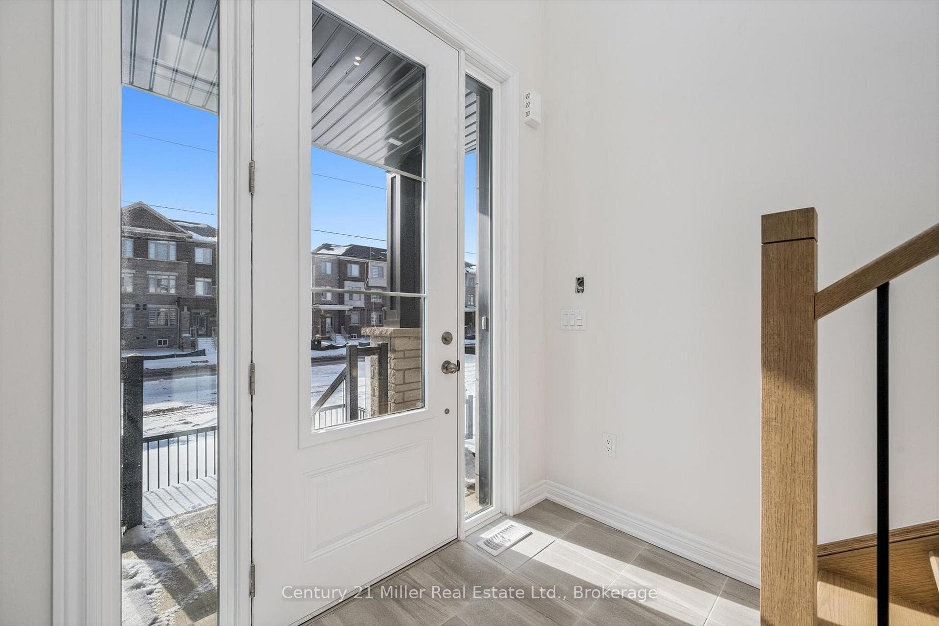 3199 Sixth Line - Townhouse photo 2 of 38 in Oakville, Ontario