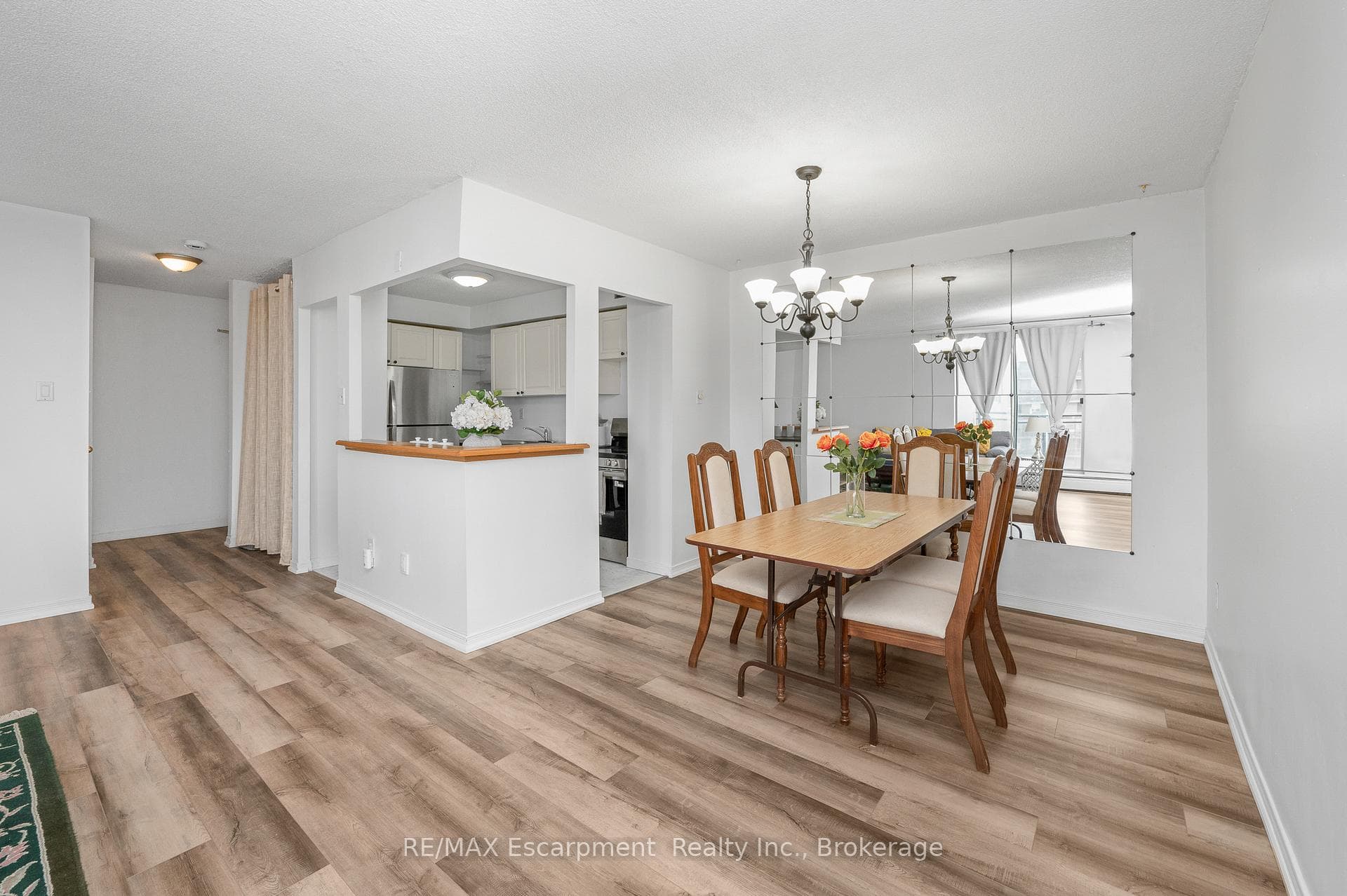 975 WARWICK Court Unit 1501 - Condo photo 7 of 30 in Burlington, Ontario
