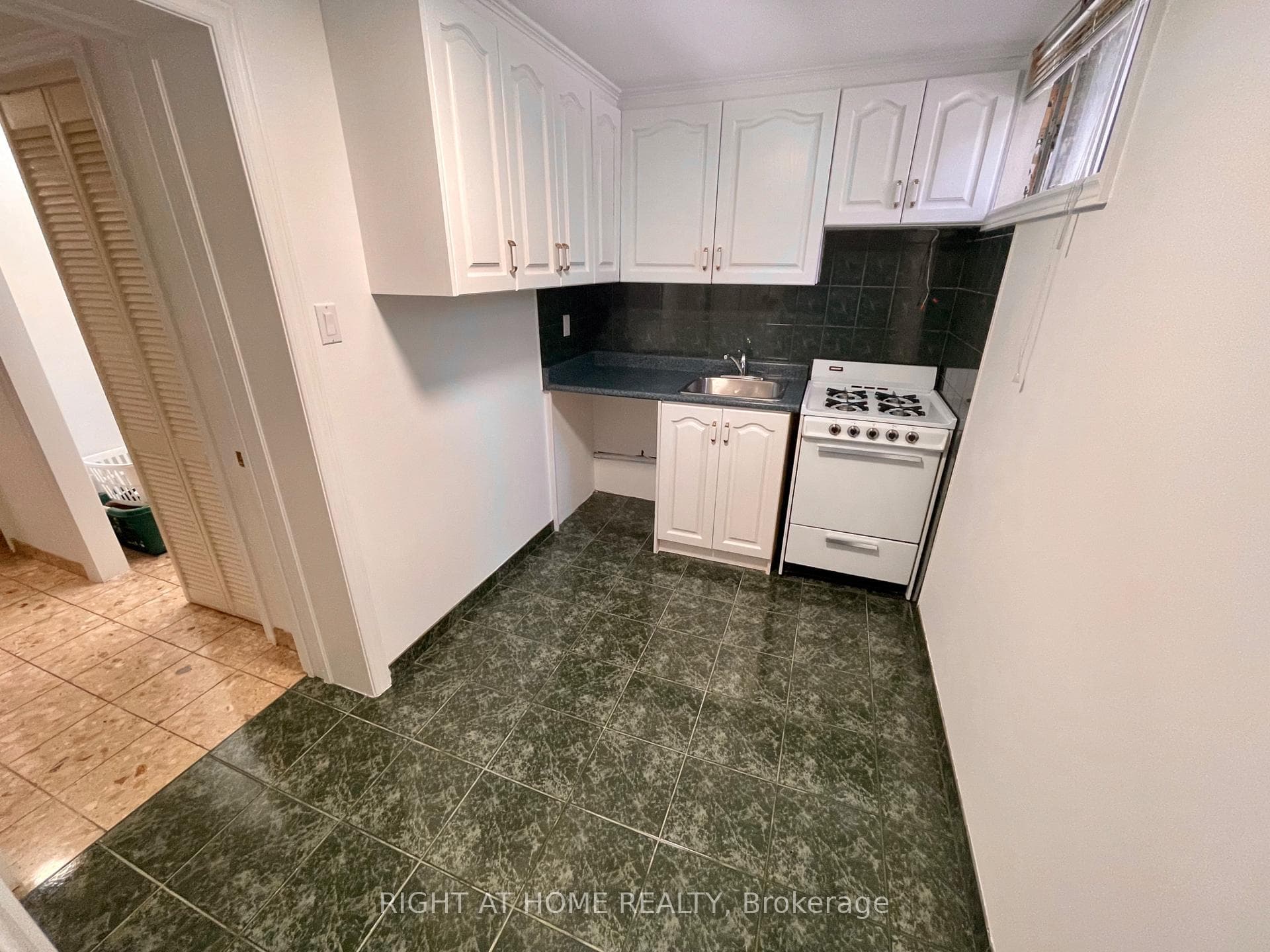 40 Bellevue Avenue - Semi-Detached photo 30 of 34 in Downtown Toronto / Waterfront, Ontario